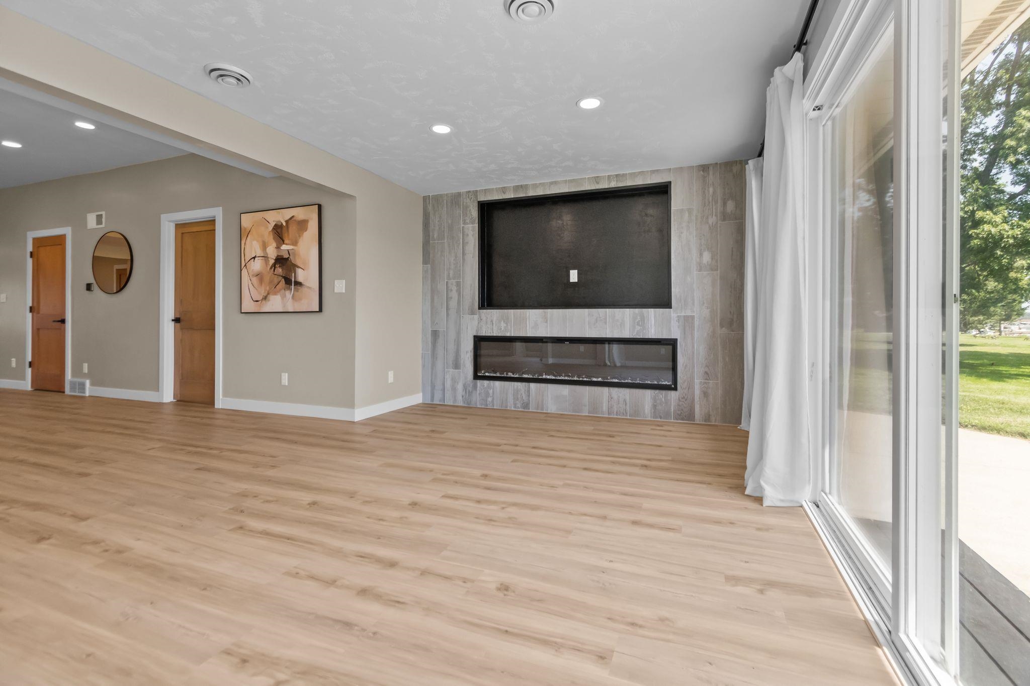 NEENAH, Wisconsin, 54956, United States, 3 Bedrooms Bedrooms, ,2 BathroomsBathrooms,Residential,For Sale,1912051