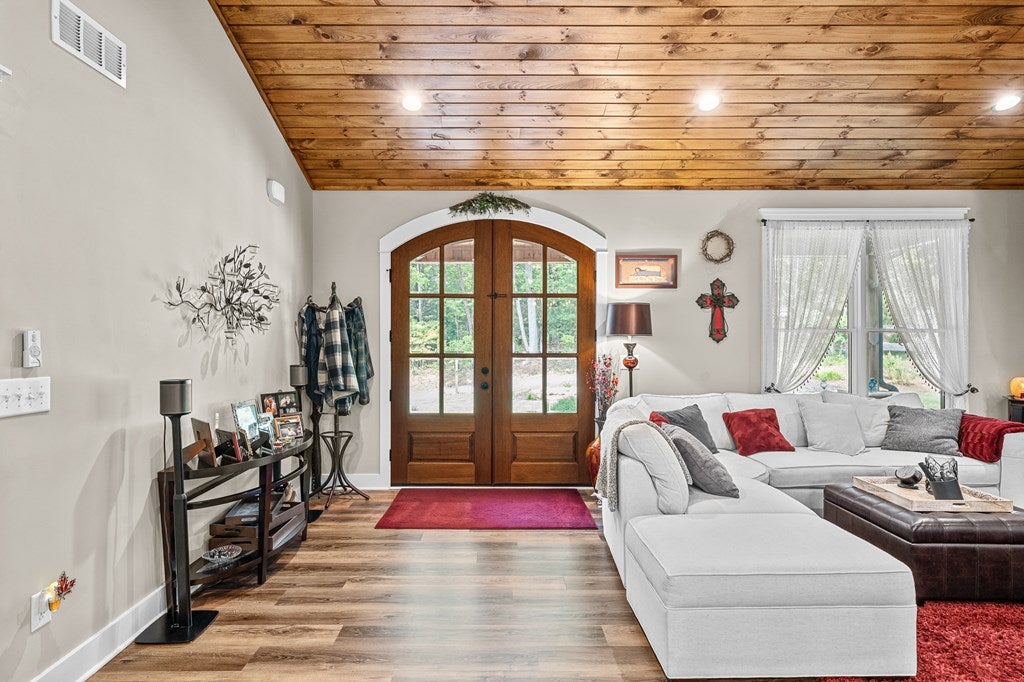 Talking Rock, Georgia, 30175, United States, 3 Bedrooms Bedrooms, ,2 BathroomsBathrooms,Residential,For Sale,1972069