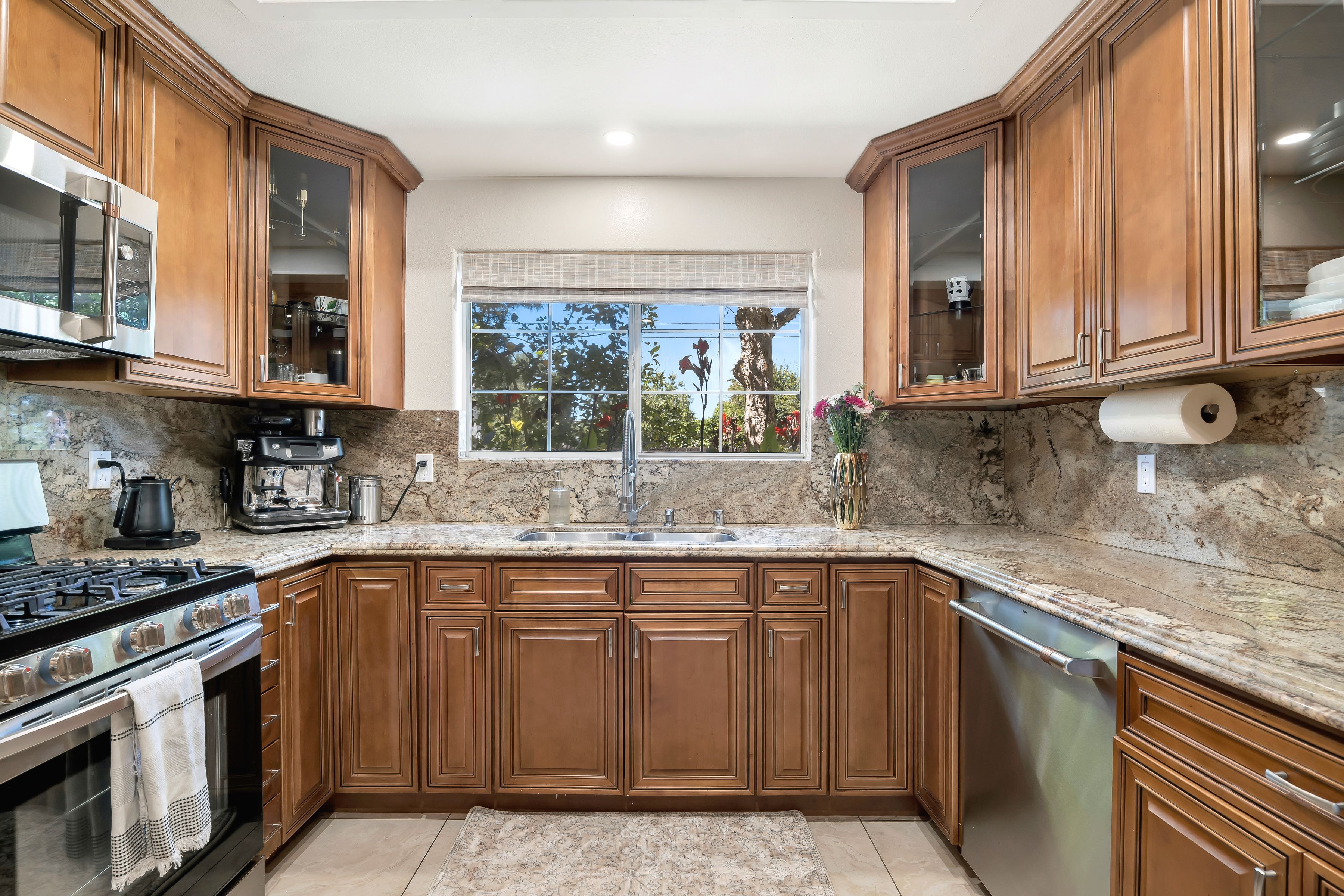  18316 Keswick Street, Reseda - 物件實景
