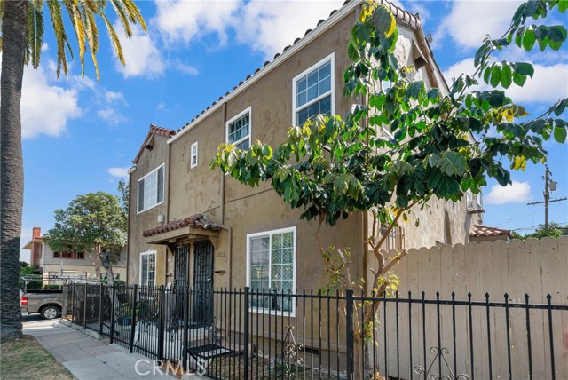 Huntington Park, California, 90255, United States, 6 Bedrooms Bedrooms, ,Residential,For Sale,1919112