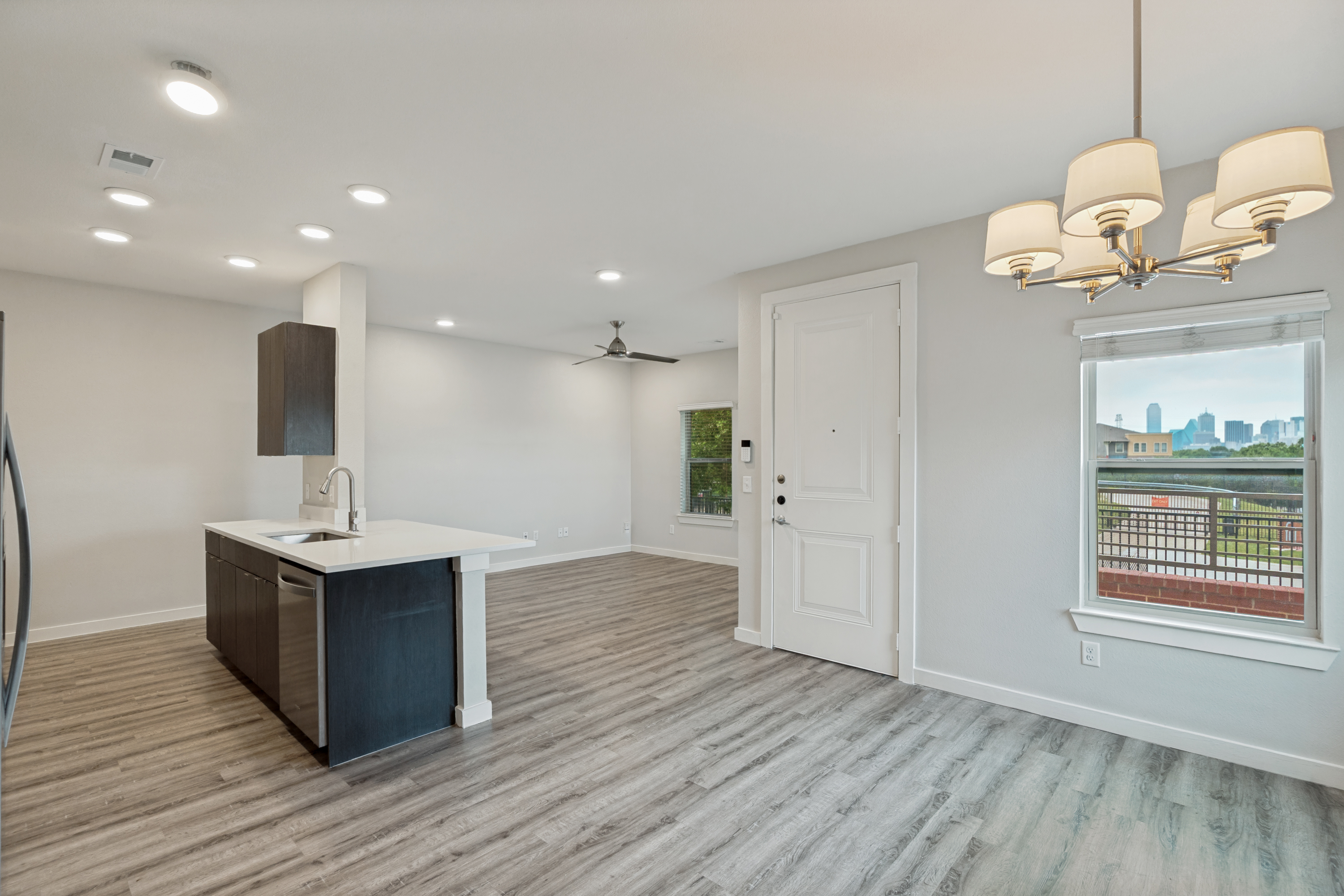  Welcome to this Beautifully Designed 3-bedroom, 2.5-bath Townhouse - 物件實景