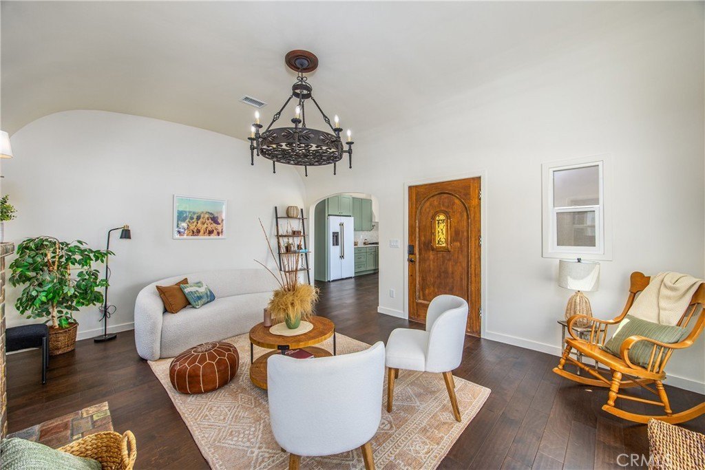 Los Angeles, California, 90043, United States, 3 Bedrooms Bedrooms, ,2 BathroomsBathrooms,Residential,For Sale,1986157