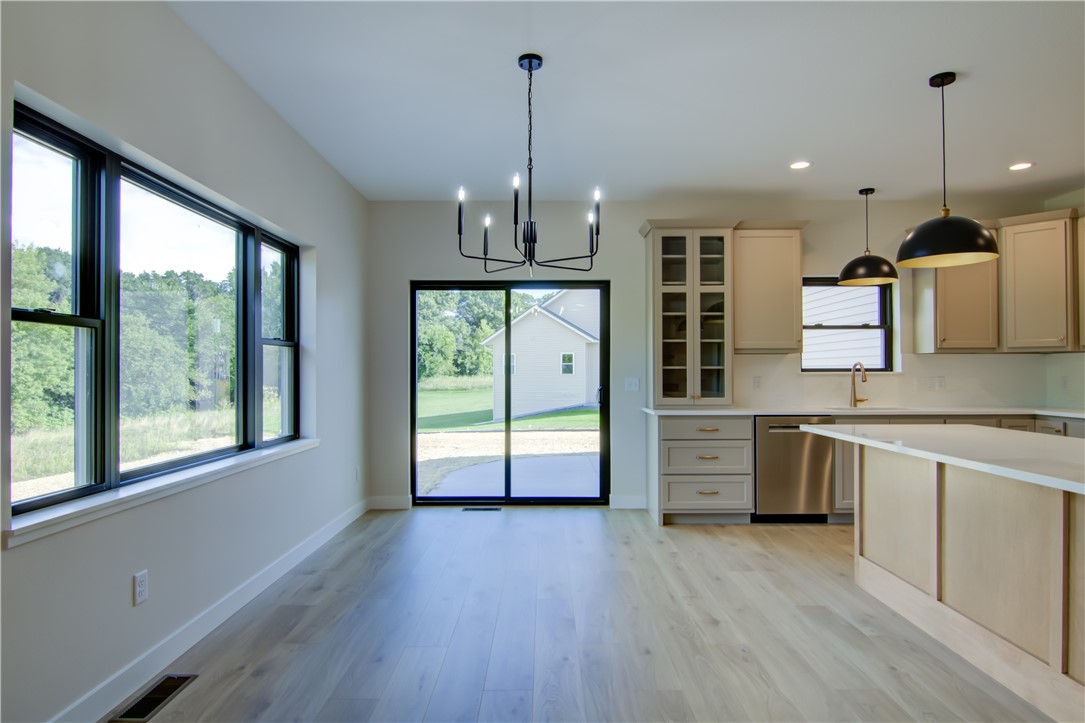 Eau Claire, Wisconsin, 54701, United States, 3 Bedrooms Bedrooms, ,2 BathroomsBathrooms,Residential,For Sale,1984514