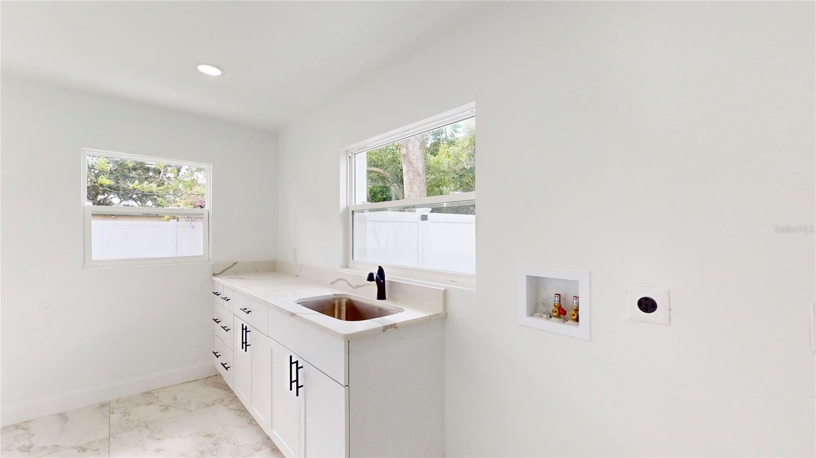 ORLANDO, Florida, 32806, United States, 4 Bedrooms Bedrooms, ,3 BathroomsBathrooms,Residential,For Sale,1879831