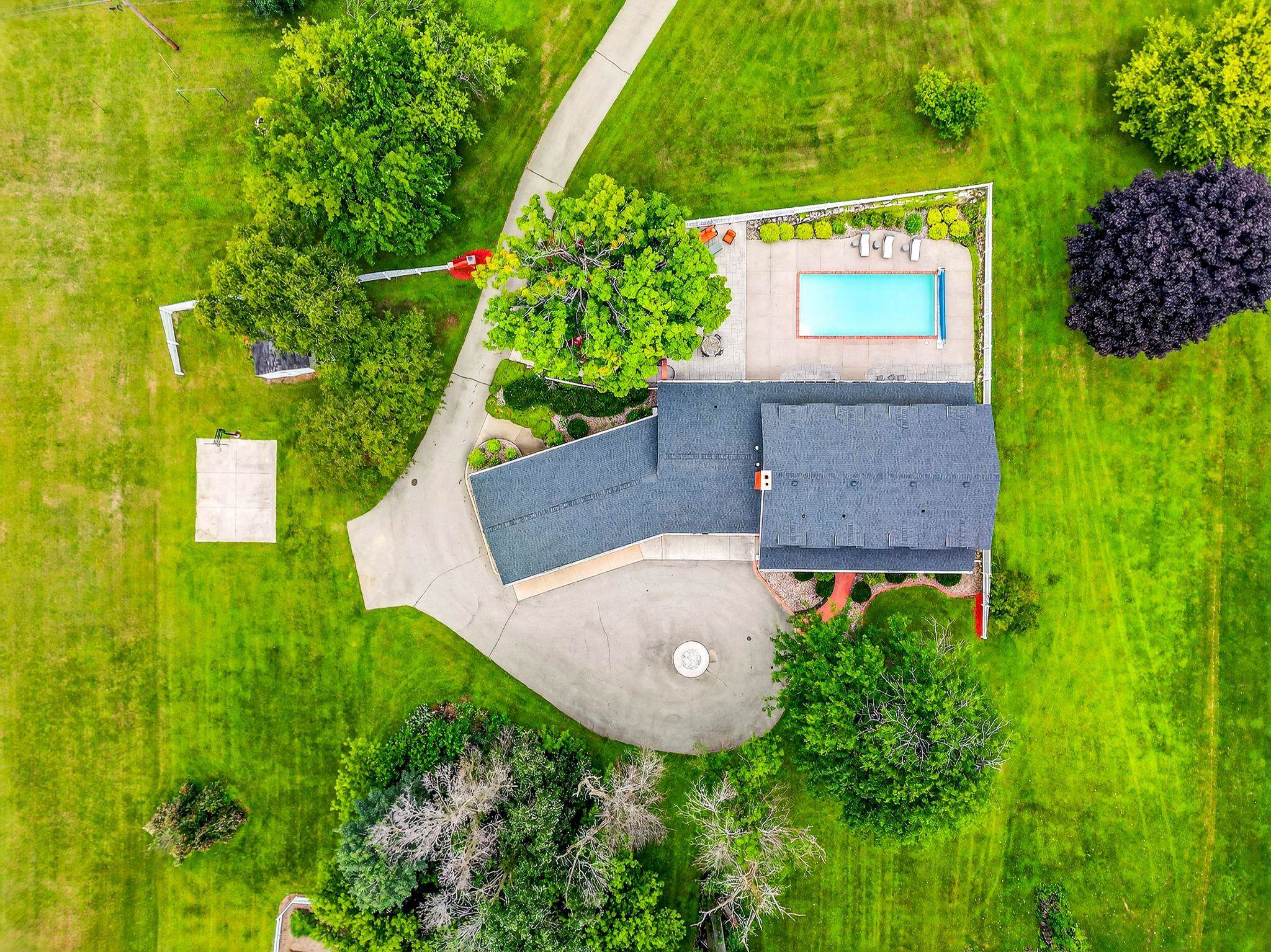 Hortonville, Wisconsin, 54944-9435, United States, 5 Bedrooms Bedrooms, ,4 BathroomsBathrooms,Residential,For Sale,1977478