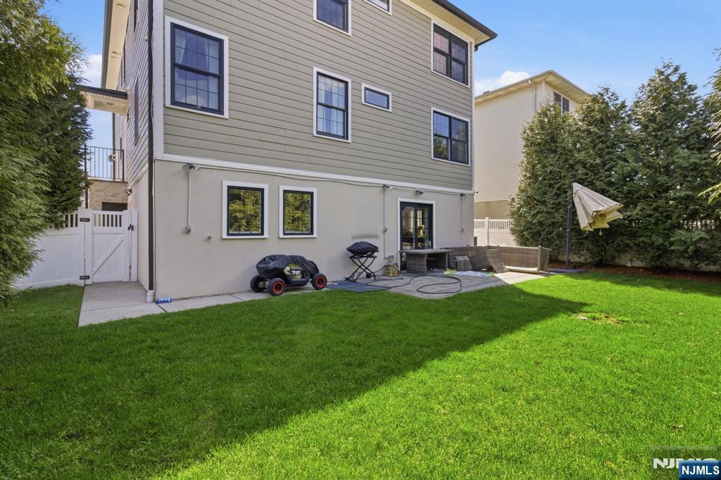 Kearny, New Jersey, 07032, United States, 6 Bedrooms Bedrooms, ,5 BathroomsBathrooms,Residential,For Sale,2032310