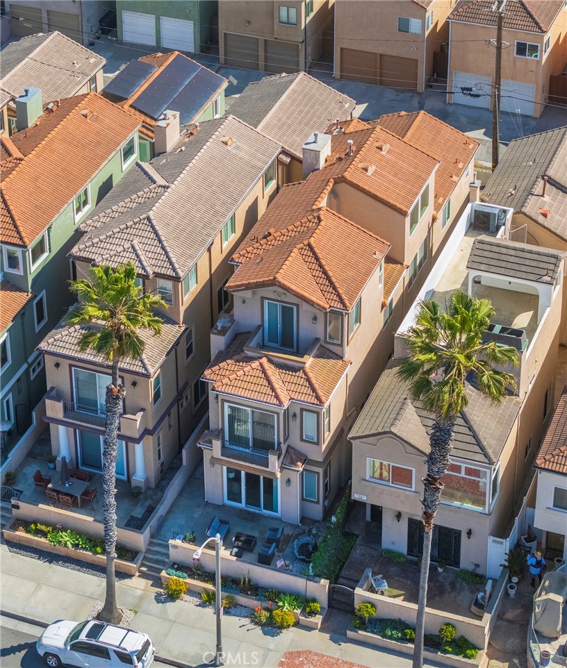 Huntington Beach, California, 92648, United States, 3 Bedrooms Bedrooms, ,4 BathroomsBathrooms,Residential,For Sale,1897780