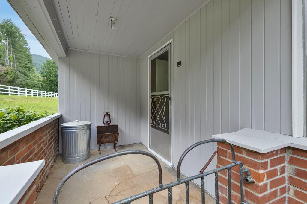 Hayesville, North Carolina, 28904, United States, 4 Bedrooms Bedrooms, ,2 BathroomsBathrooms,Residential,For Sale,1871296