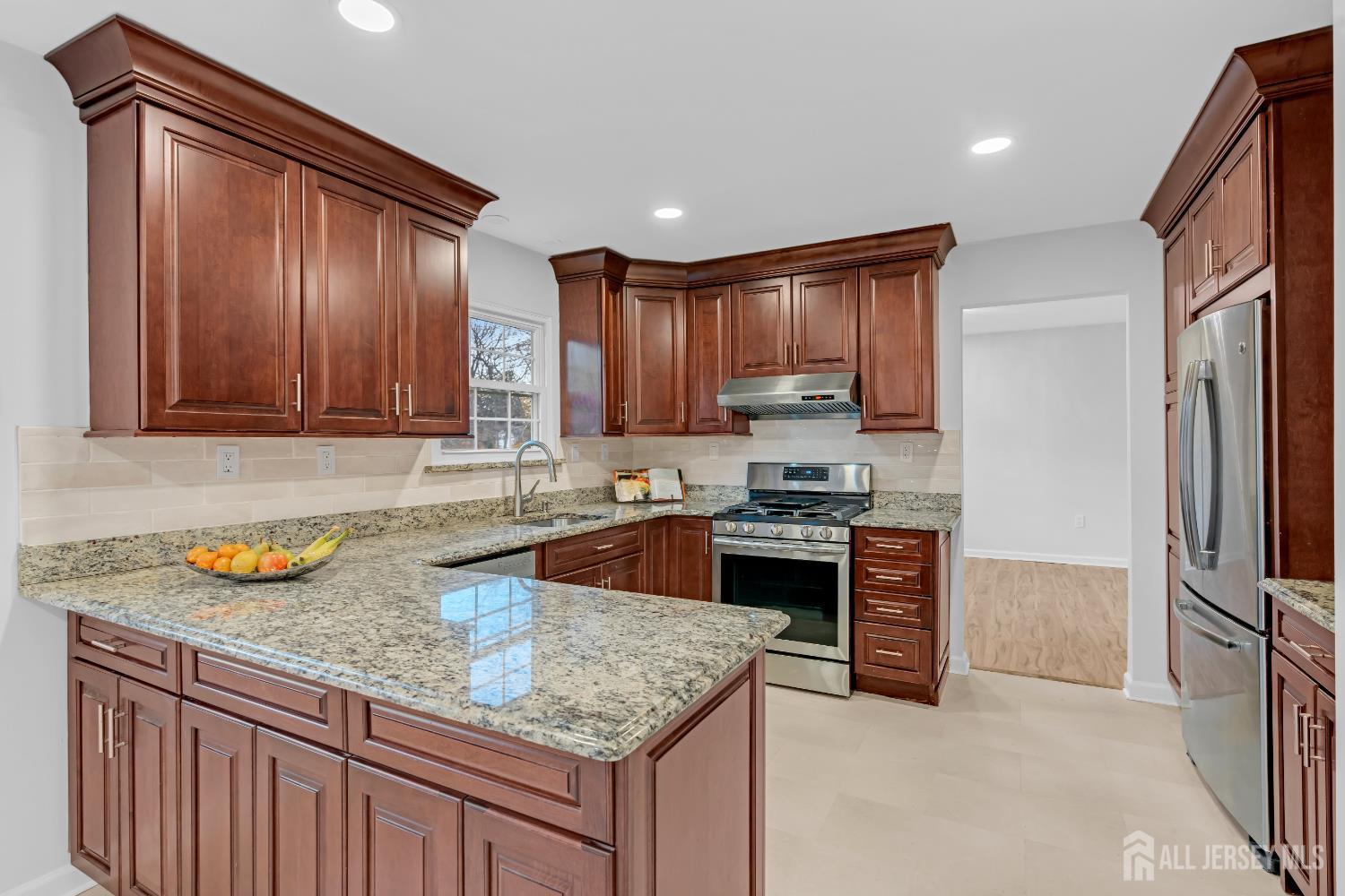 East Brunswick, New Jersey, 08816, United States, 3 Bedrooms Bedrooms, ,3 BathroomsBathrooms,Residential,For Sale,2001983