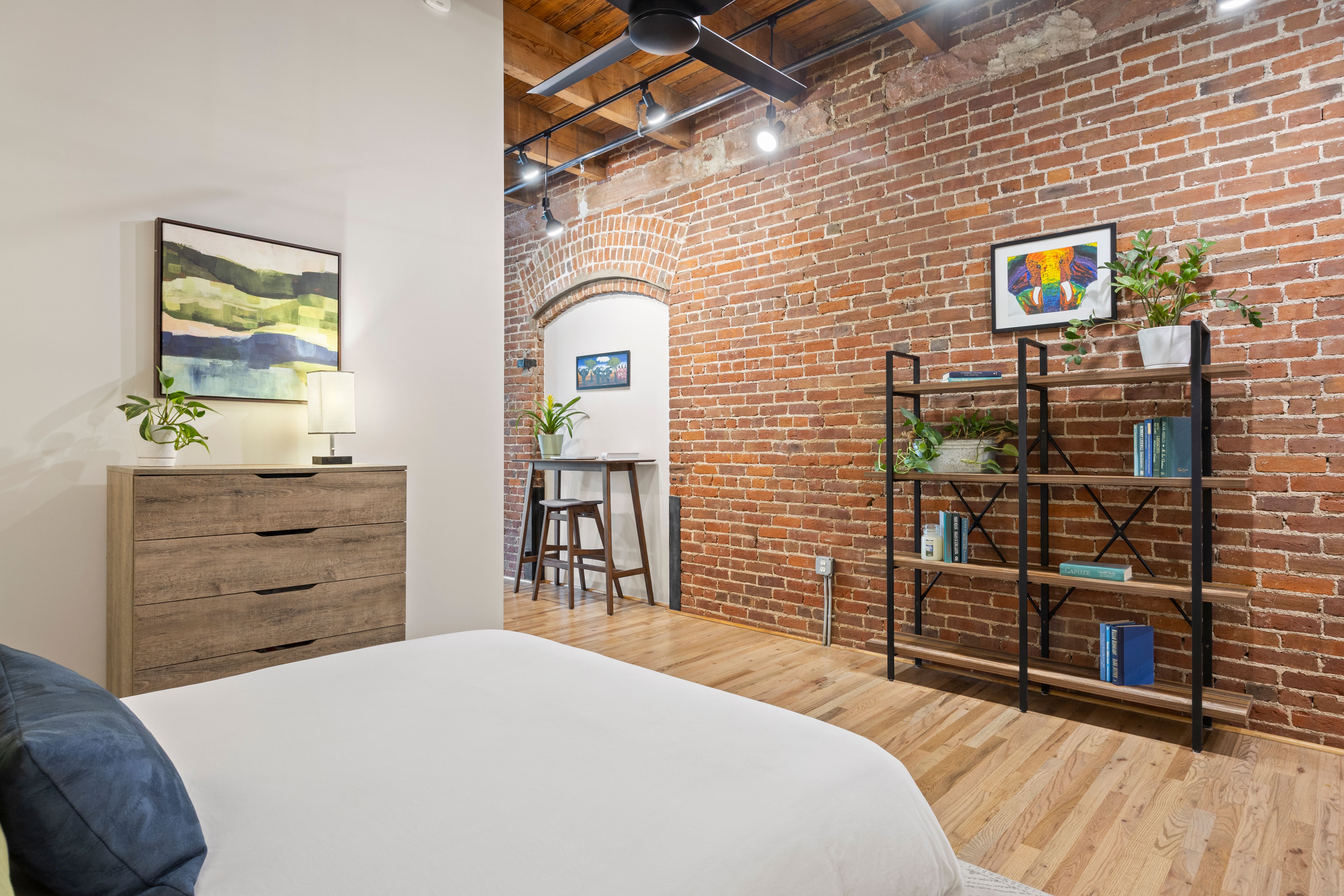  Historic WaterTower Loft with Modern Updates - 物件實景