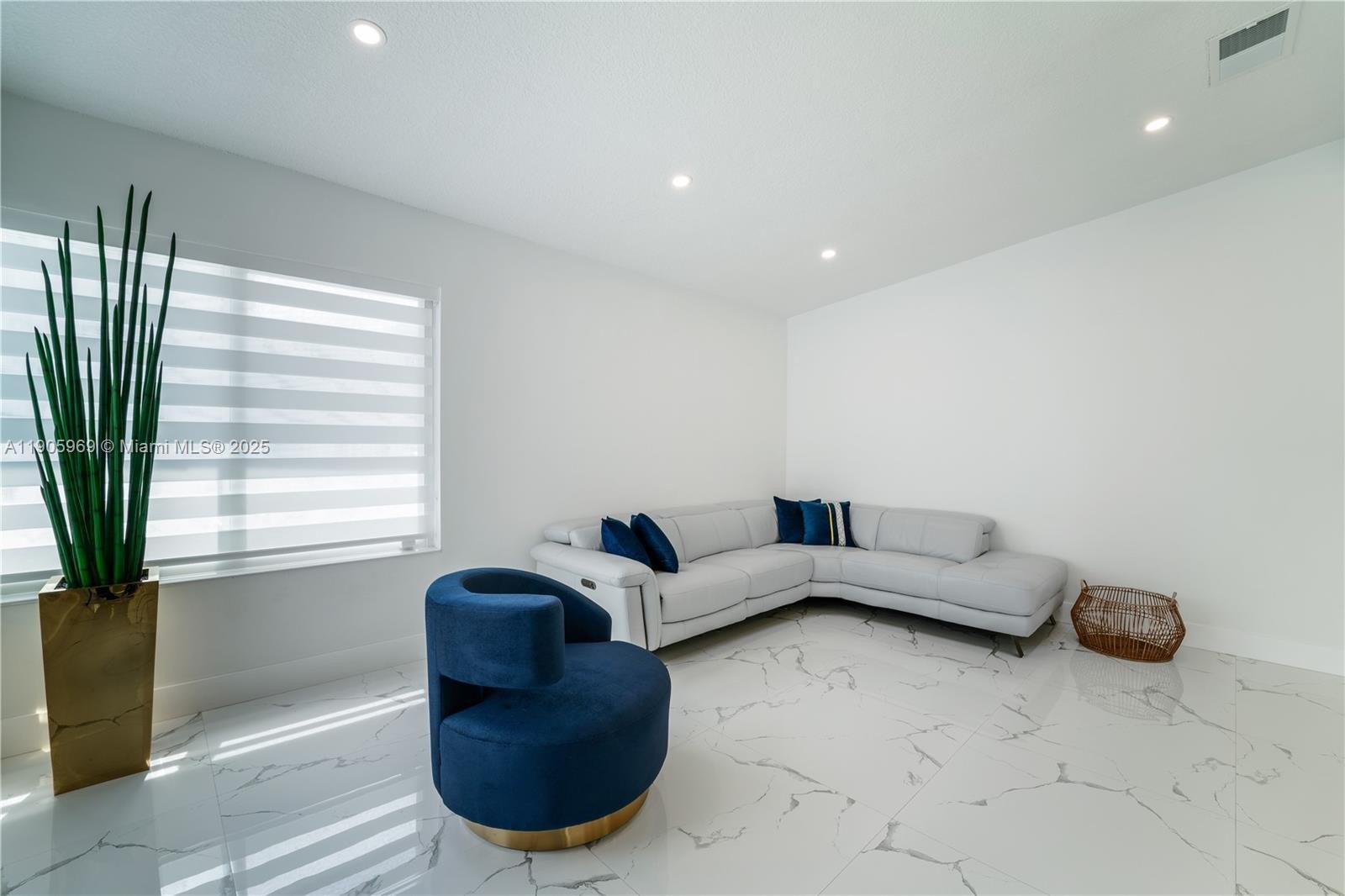 Miami, Florida, 33196, United States, 3 Bedrooms Bedrooms, ,2 BathroomsBathrooms,Residential,For Sale,1979827