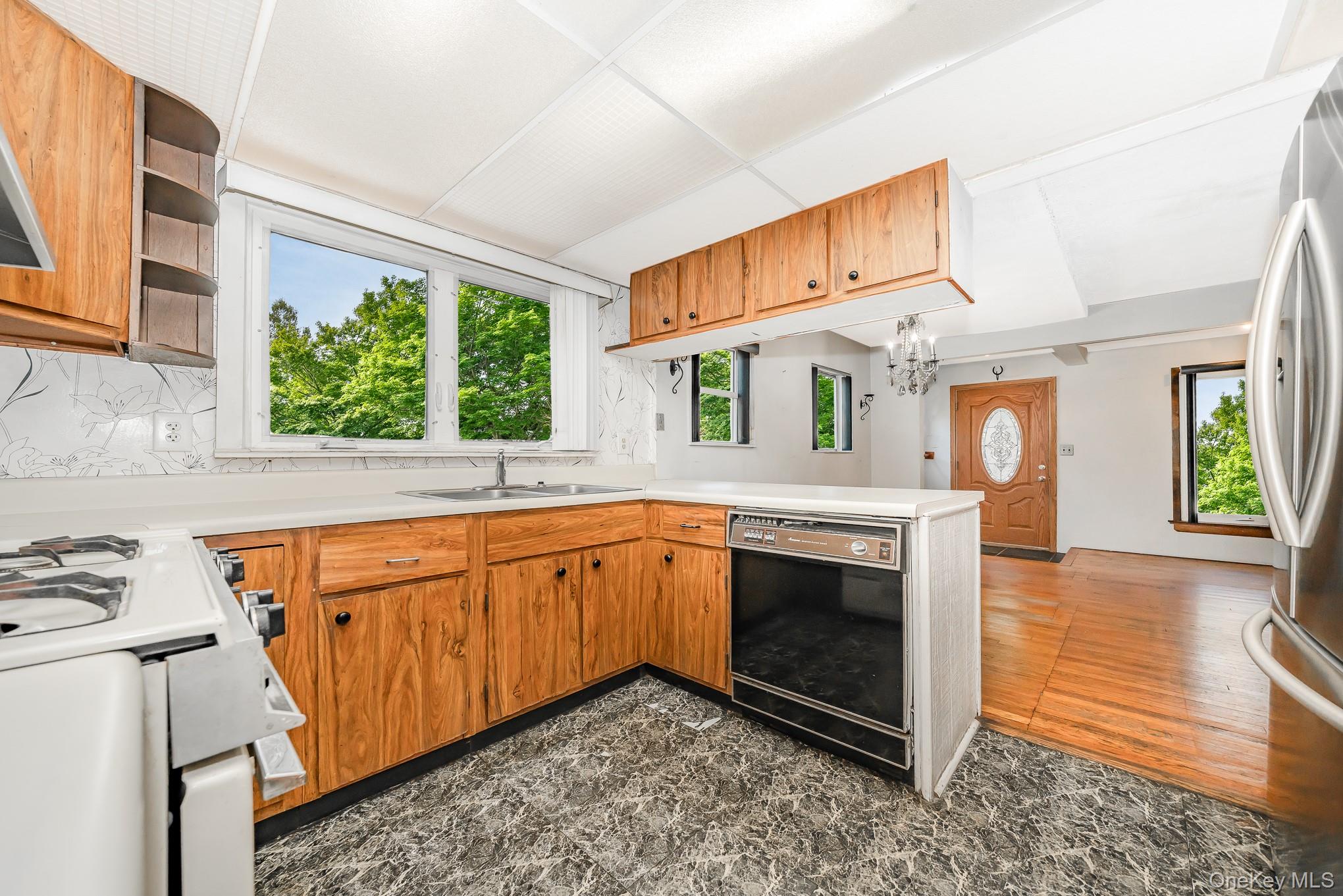 Freeport, New York, 11520, United States, 3 Bedrooms Bedrooms, ,2 BathroomsBathrooms,Residential,For Sale,1980355