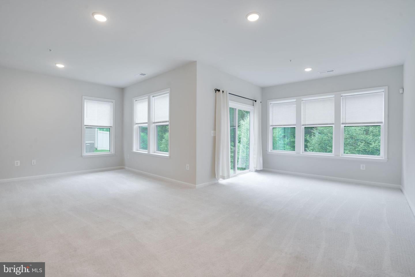 LAUREL, Maryland, 20724, United States, 3 Bedrooms Bedrooms, ,4 BathroomsBathrooms,Residential,For Sale,1924379