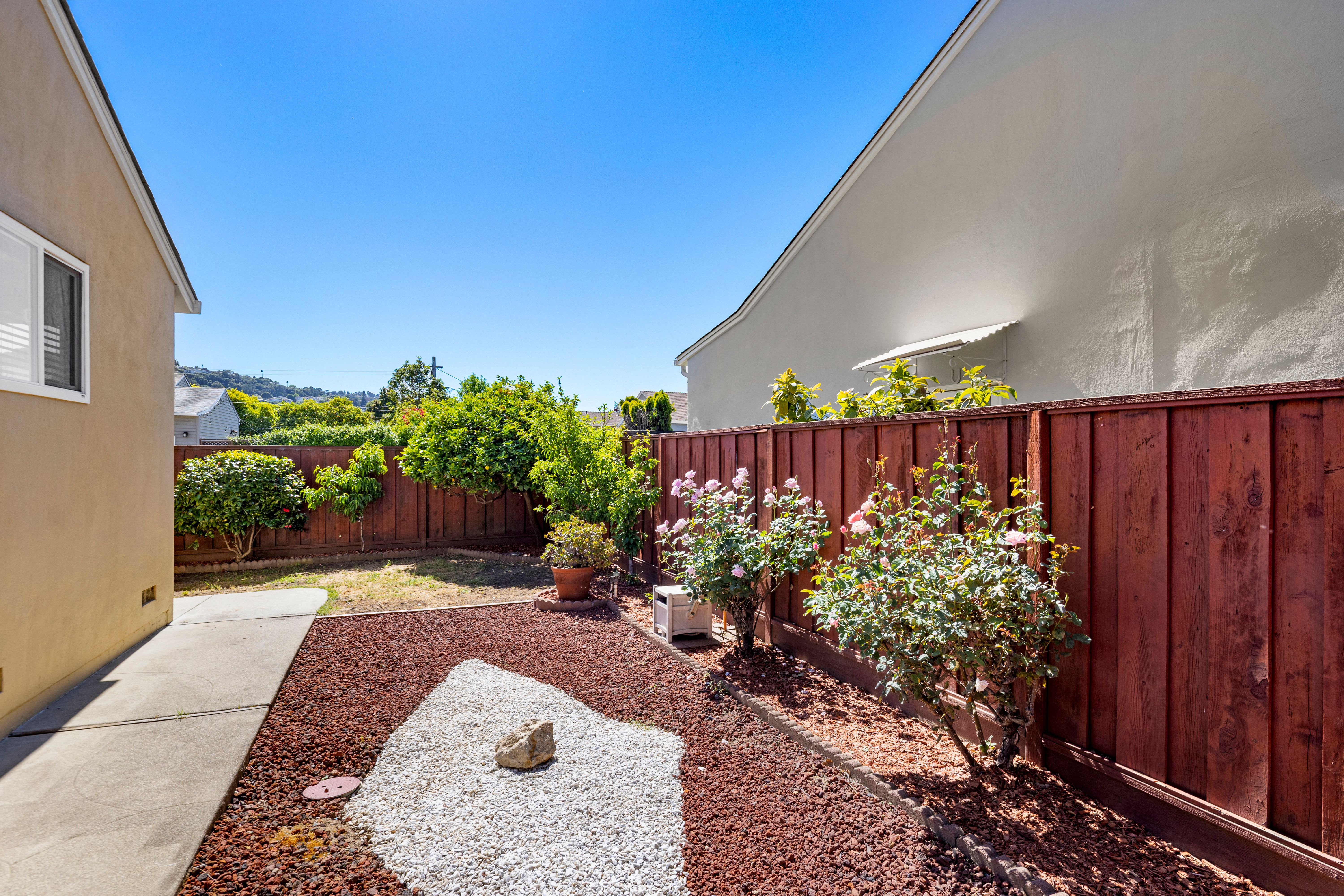  Single Story Rancher in Desirable San Mateo Village - 物件實景