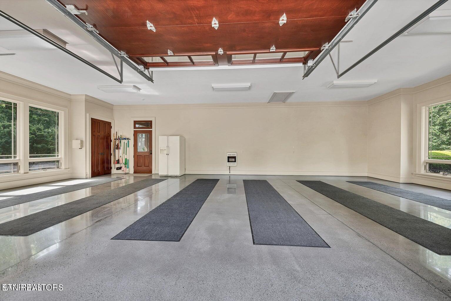 Louisville, Tennessee, 37777, United States, 3 Bedrooms Bedrooms, ,4 BathroomsBathrooms,Residential,For Sale,1821192