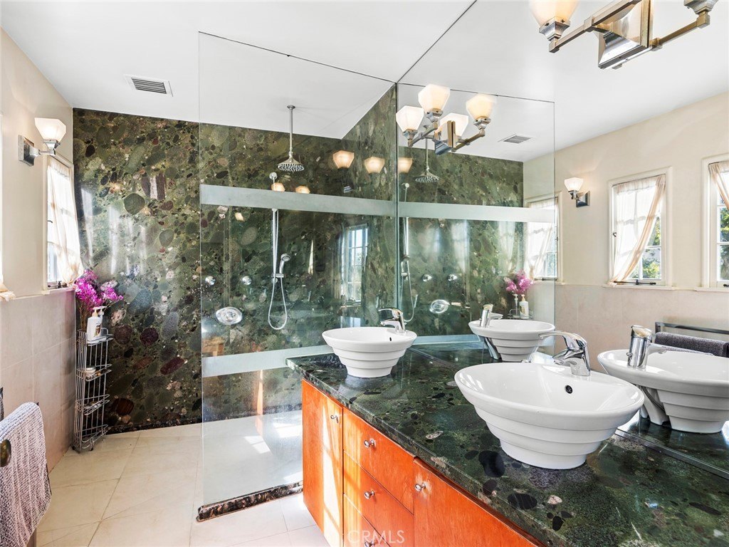 Glendale, California, 91207, United States, 4 Bedrooms Bedrooms, ,3 BathroomsBathrooms,Residential,For Sale,1910492