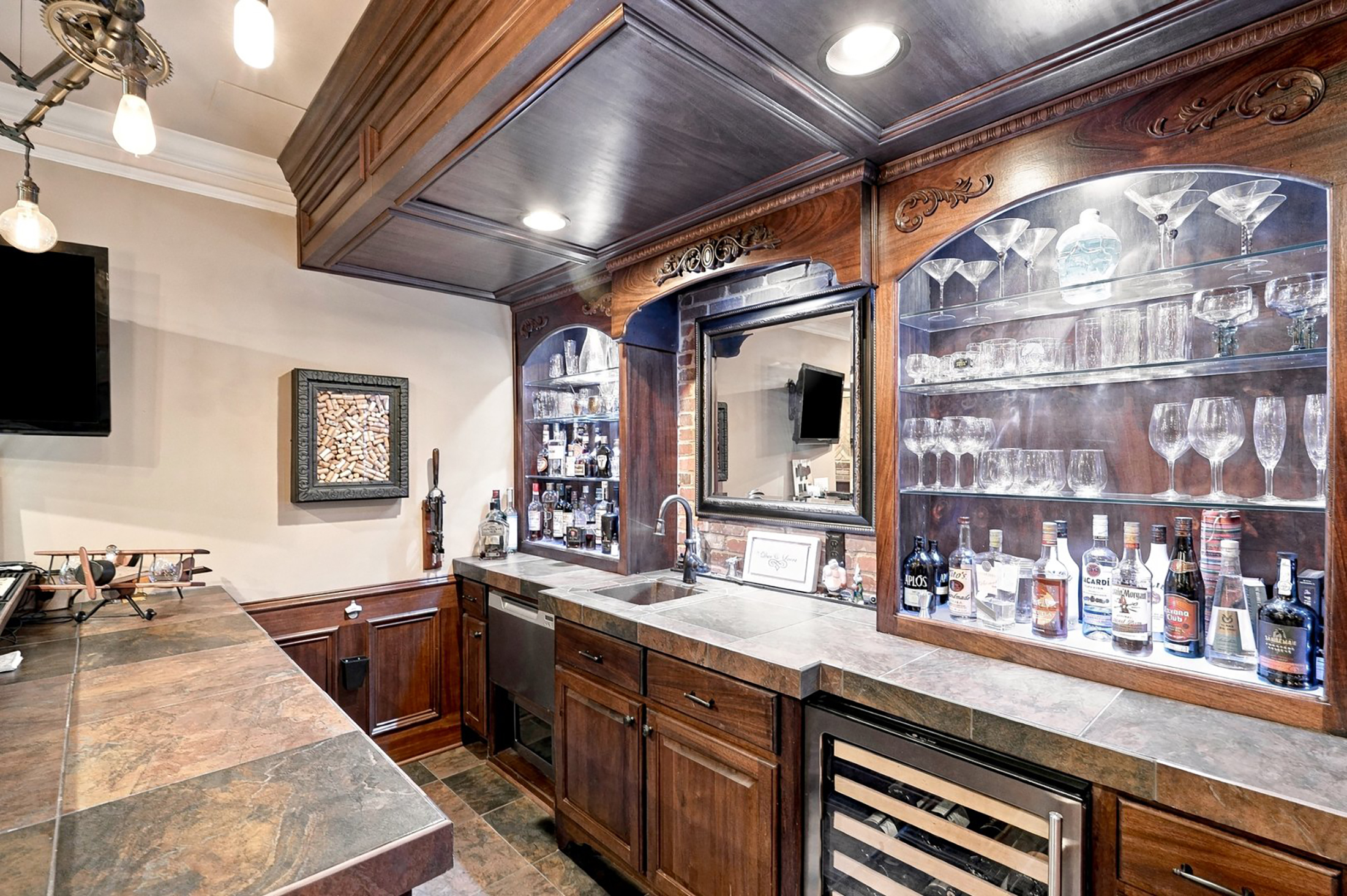  Exceptional Custom-Built Home with Theater, Full Bar and Private Gym - 物件實景
