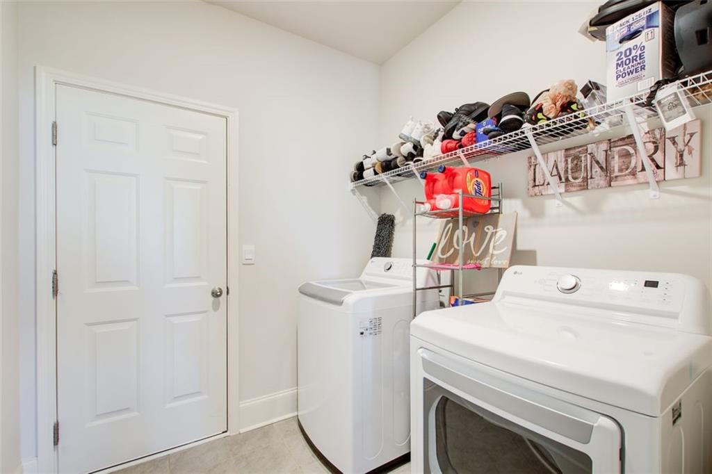 Acworth, Georgia, 30101, United States, 6 Bedrooms Bedrooms, ,4 BathroomsBathrooms,Residential,For Sale,1828453