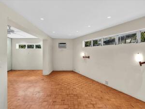 North Miami Beach, Florida, 33179, United States, 4 Bedrooms Bedrooms, ,2 BathroomsBathrooms,Residential,For Sale,1988572