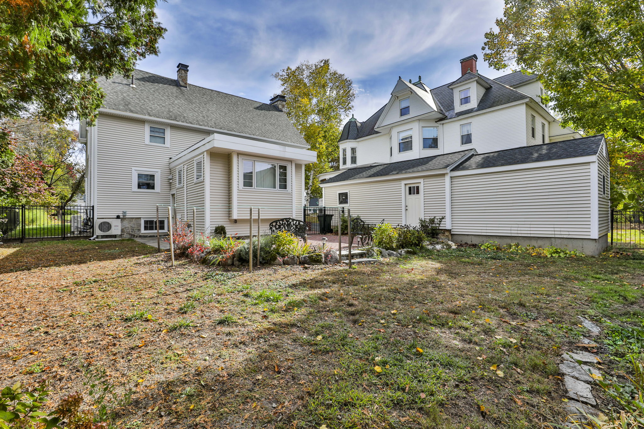 Manchester, New Hampshire, 03104, United States, 3 Bedrooms Bedrooms, ,2 BathroomsBathrooms,Residential,For Sale,1975563