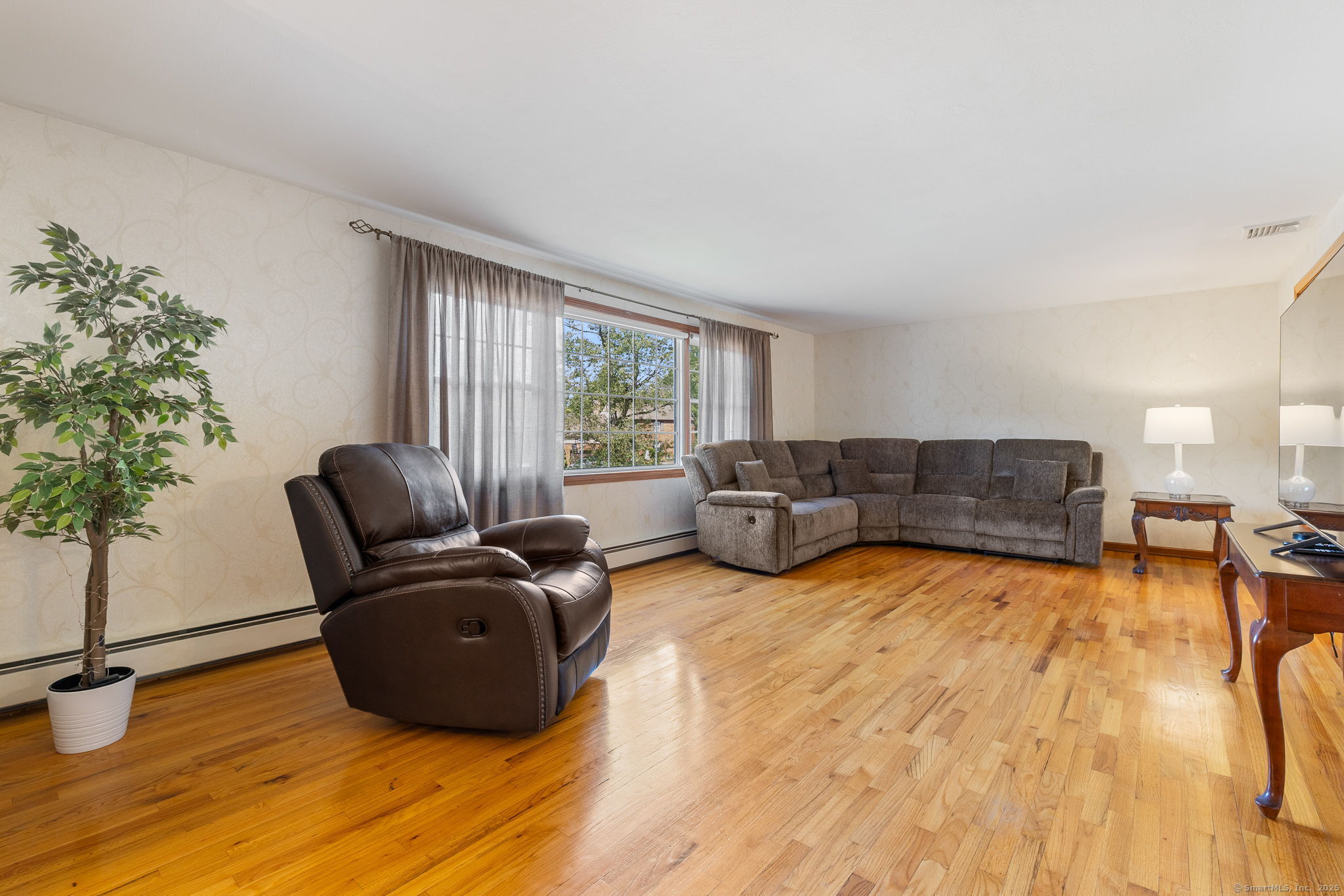 North Haven, Connecticut, 06473, United States, 5 Bedrooms Bedrooms, ,3 BathroomsBathrooms,Residential,For Sale,1956553