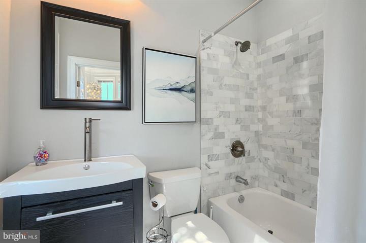 Baltimore, Maryland, 21230, United States, 5 Bedrooms Bedrooms, ,7 BathroomsBathrooms,Residential,For Sale,1920297