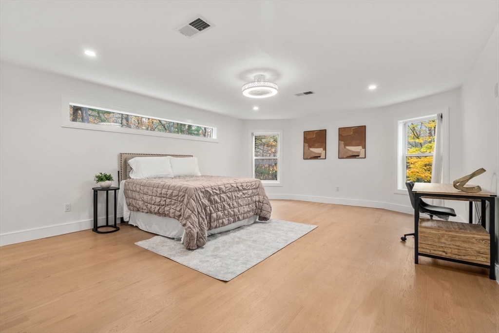 Weston, Massachusetts, 02493, United States, 4 Bedrooms Bedrooms, ,5 BathroomsBathrooms,Residential,For Sale,1989089