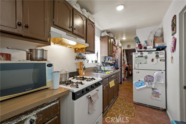 Los Angeles, California, 90044, United States, 2 Bedrooms Bedrooms, ,Residential,For Sale,1869360