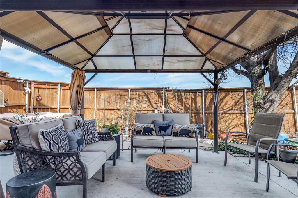 Carrollton, Texas, 75010, United States, 4 Bedrooms Bedrooms, ,4 BathroomsBathrooms,Residential,For Sale,2019559
