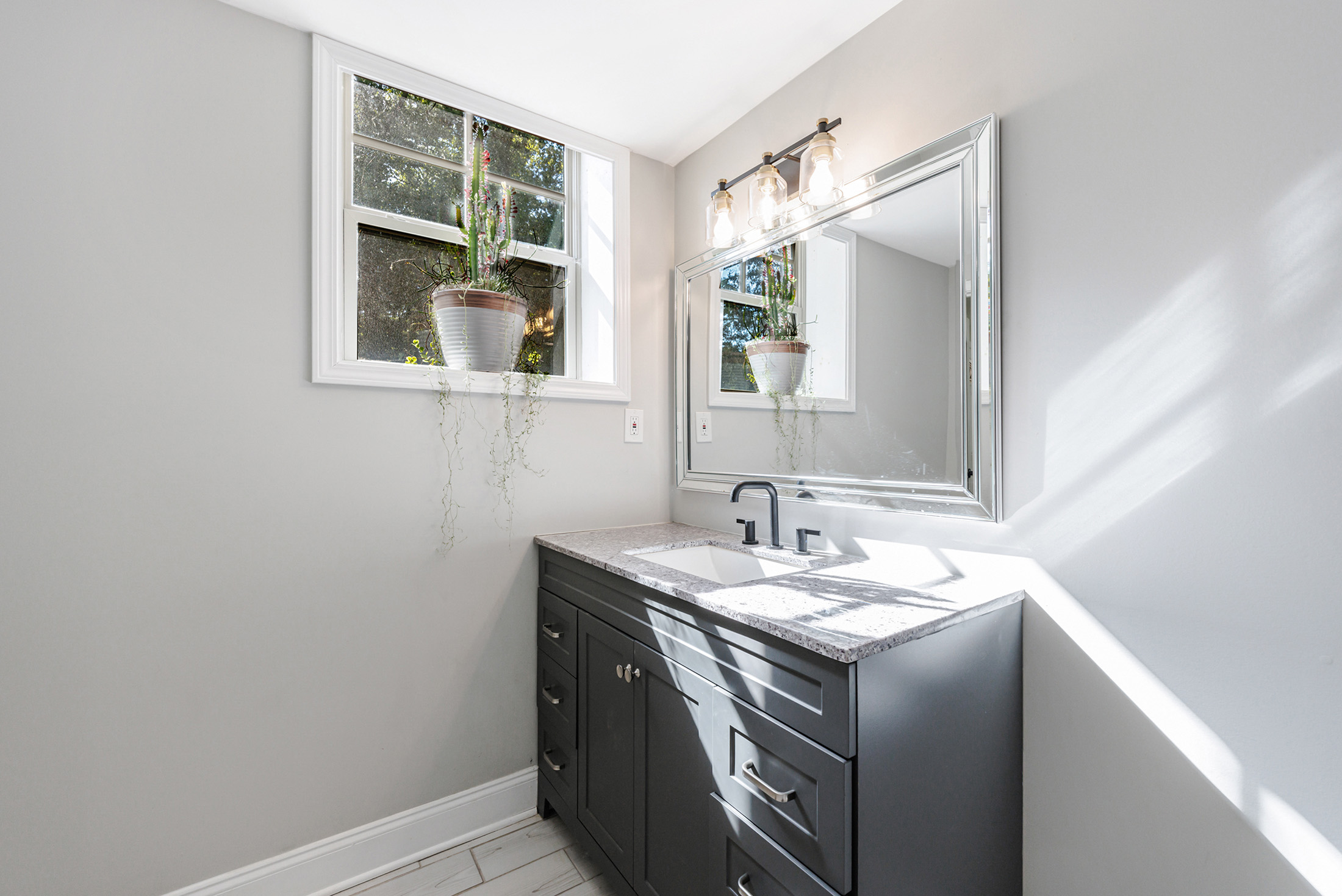  Stunning Fully Renovated Oasis on 2.4+/- Acres - 物件實景