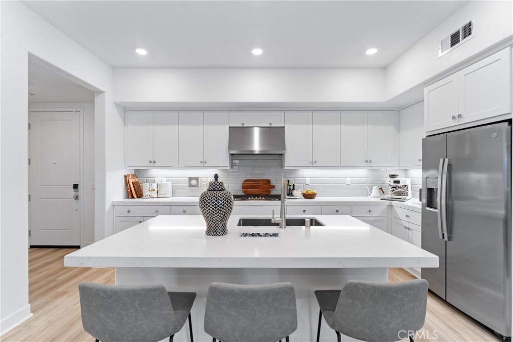 Irvine, California, 92618, United States, 2 Bedrooms Bedrooms, ,2 BathroomsBathrooms,Residential,For Sale,1988212