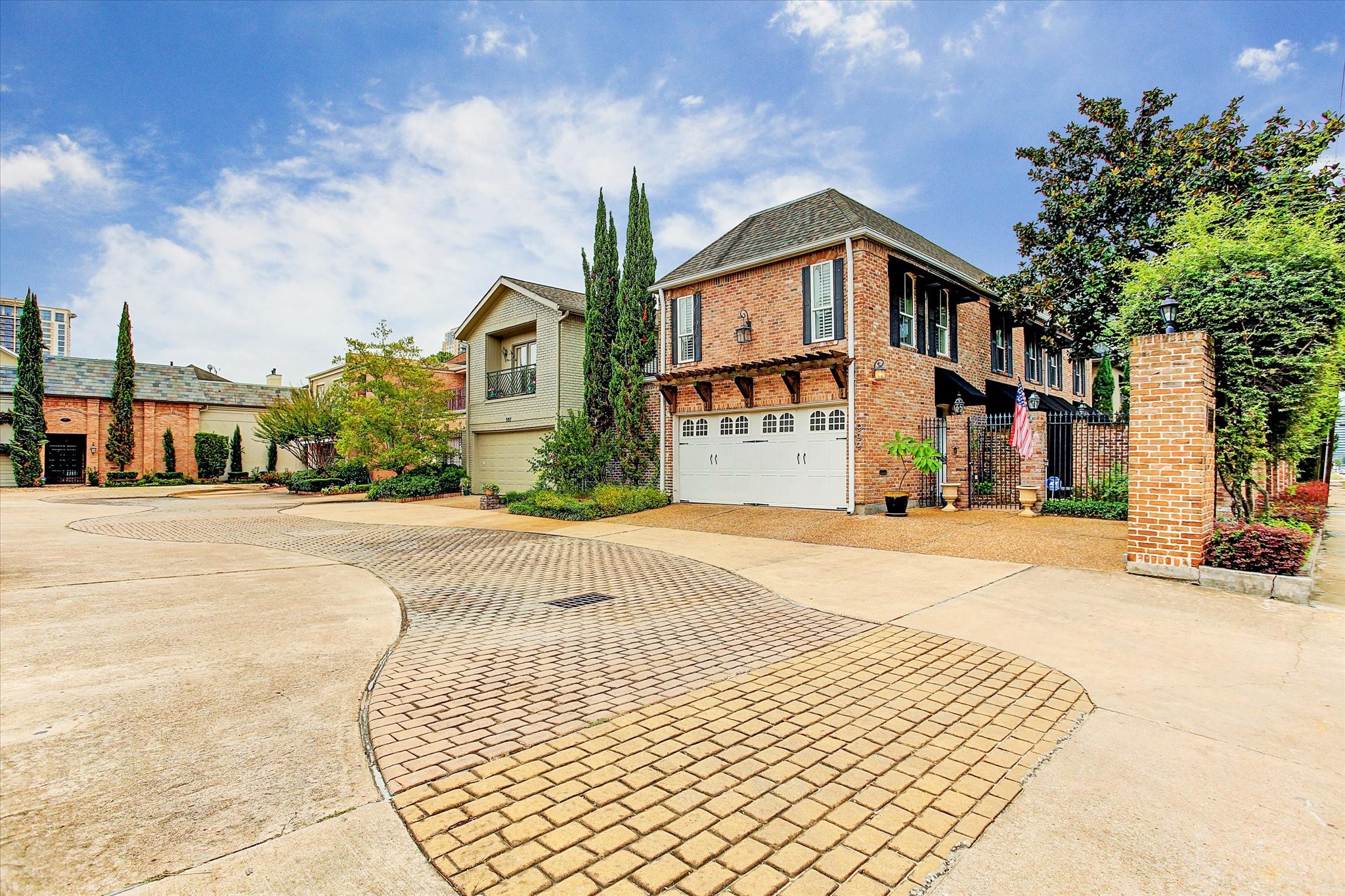 991 S Post Oak Lane - 物件實景
