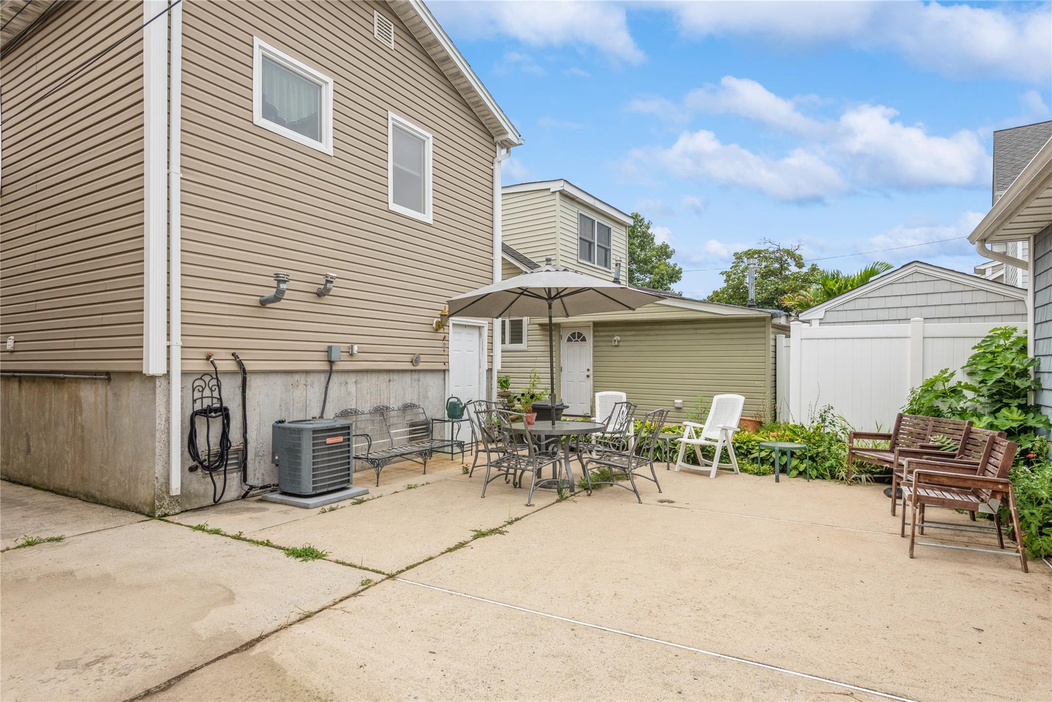 Bayville, New York, 11709, United States, 7 Bedrooms Bedrooms, ,4 BathroomsBathrooms,Residential,For Sale,1908304