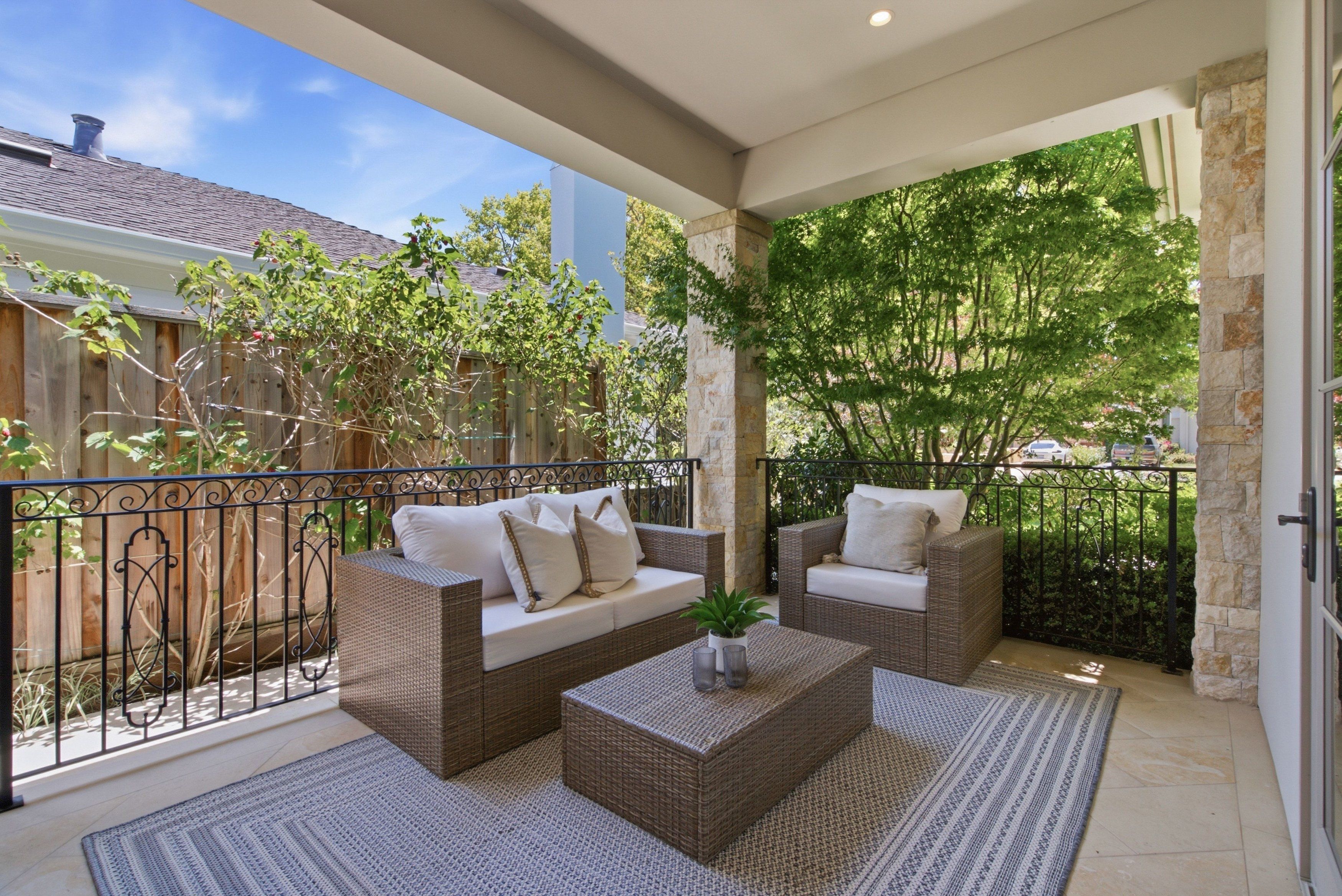  Beautifully Remodeled with Designer Finishes - 物件實景
