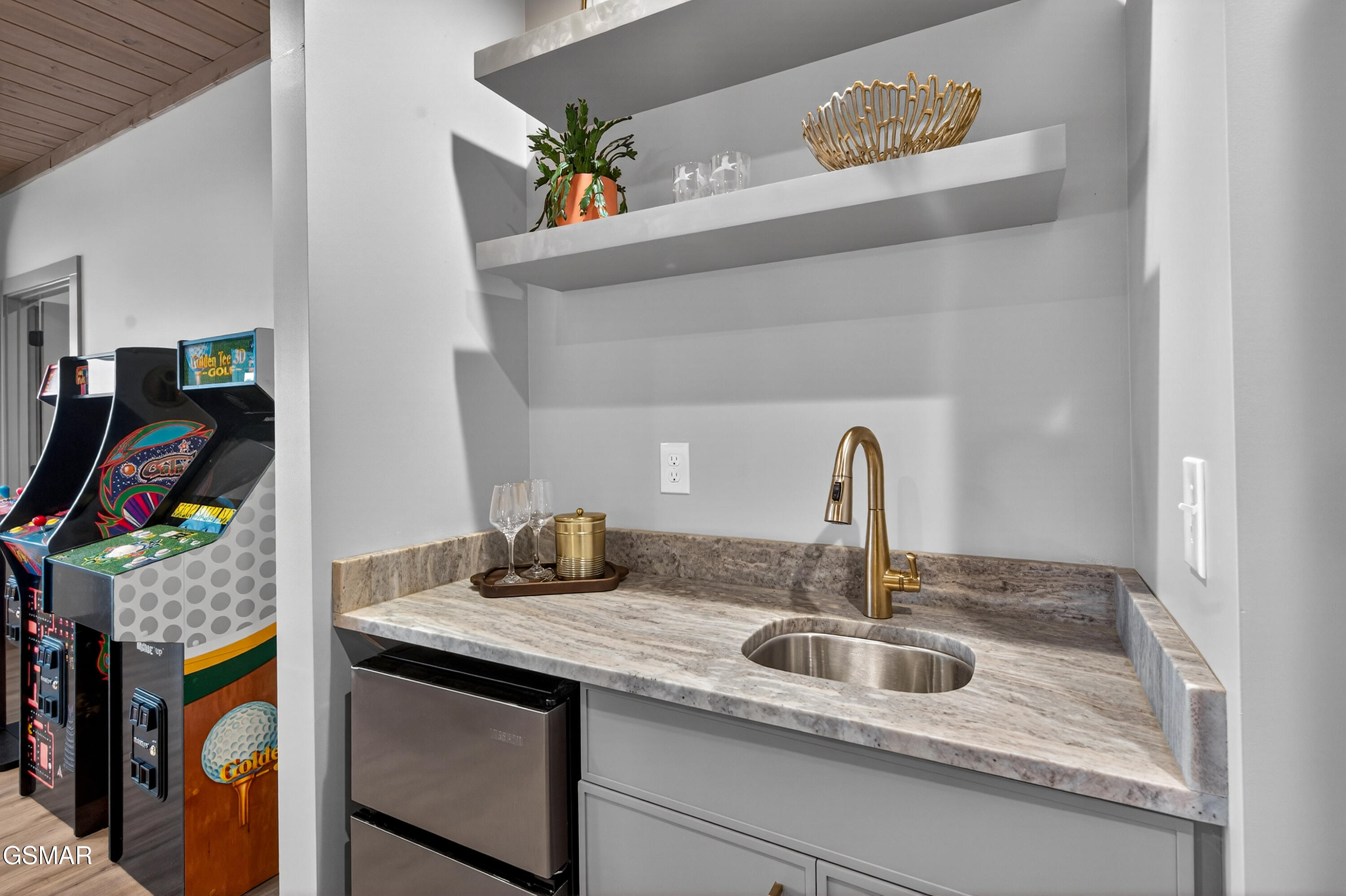 Sevierville, Tennessee, 37862, United States, 5 Bedrooms Bedrooms, ,7 BathroomsBathrooms,Residential,For Sale,2008149