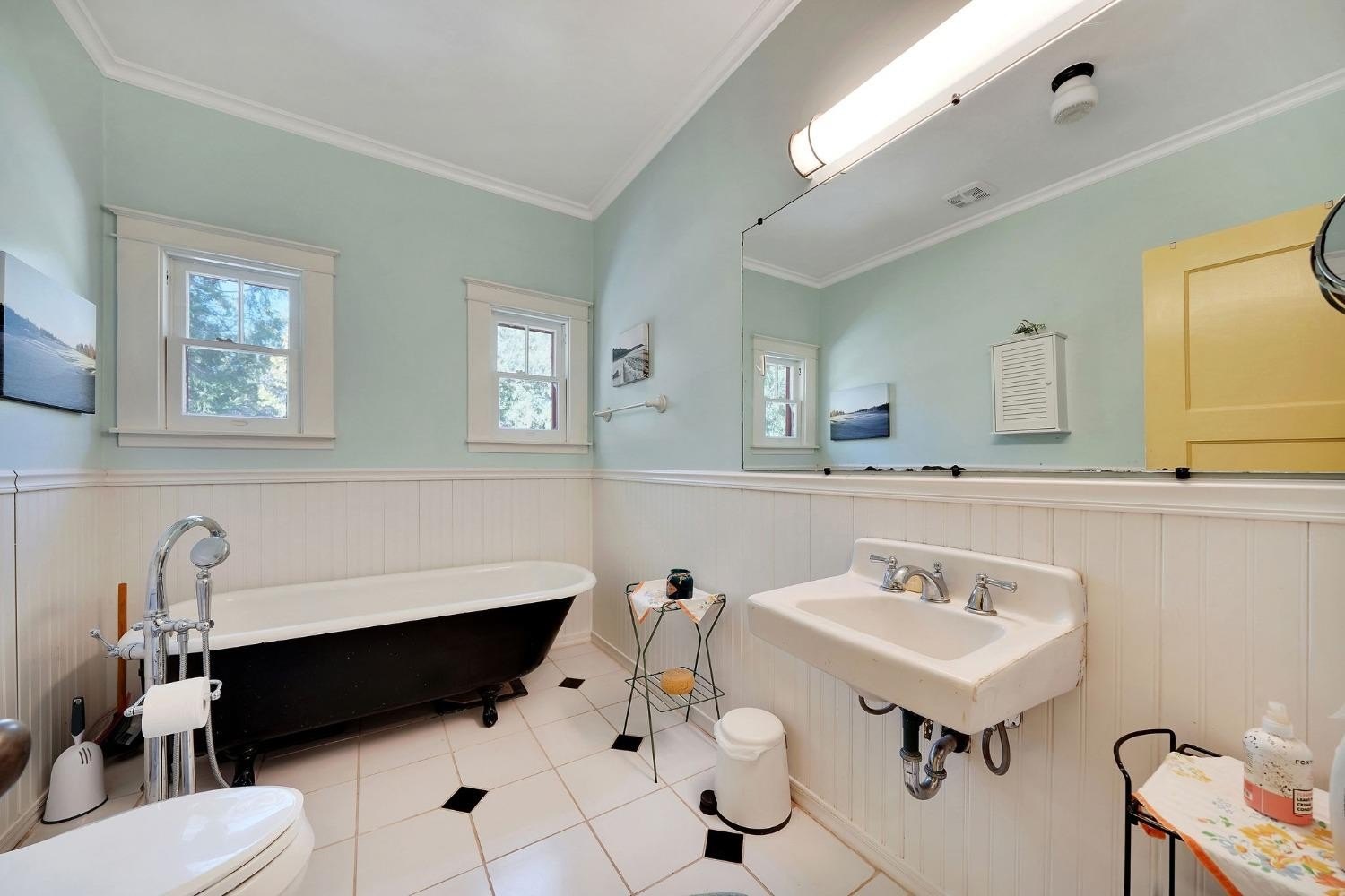Mokelumne Hill, California, 95245, United States, 5 Bedrooms Bedrooms, ,3 BathroomsBathrooms,Residential,For Sale,1914362