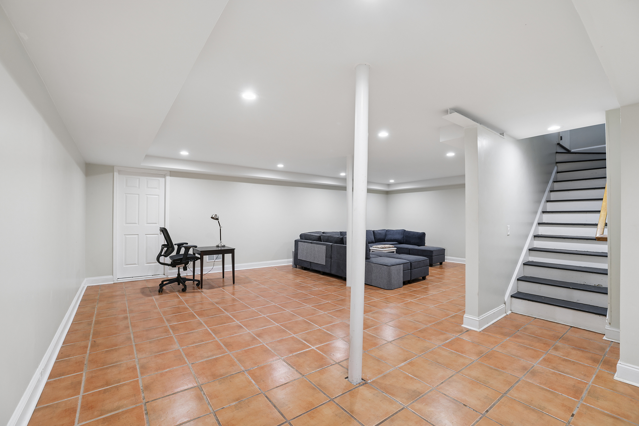  Handsome Updated Home with Amazing Space, Indoors and Out - 物件實景