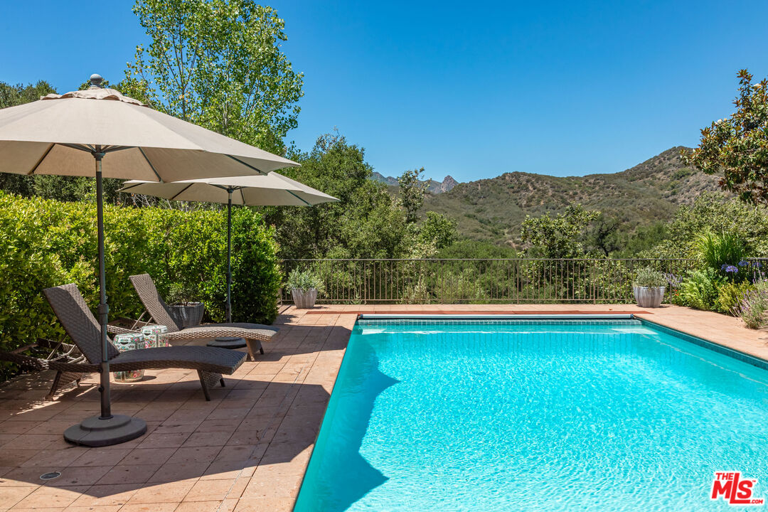 Calabasas, California, 91302, United States, 5 Bedrooms Bedrooms, ,4 BathroomsBathrooms,Residential,For Sale,1926275