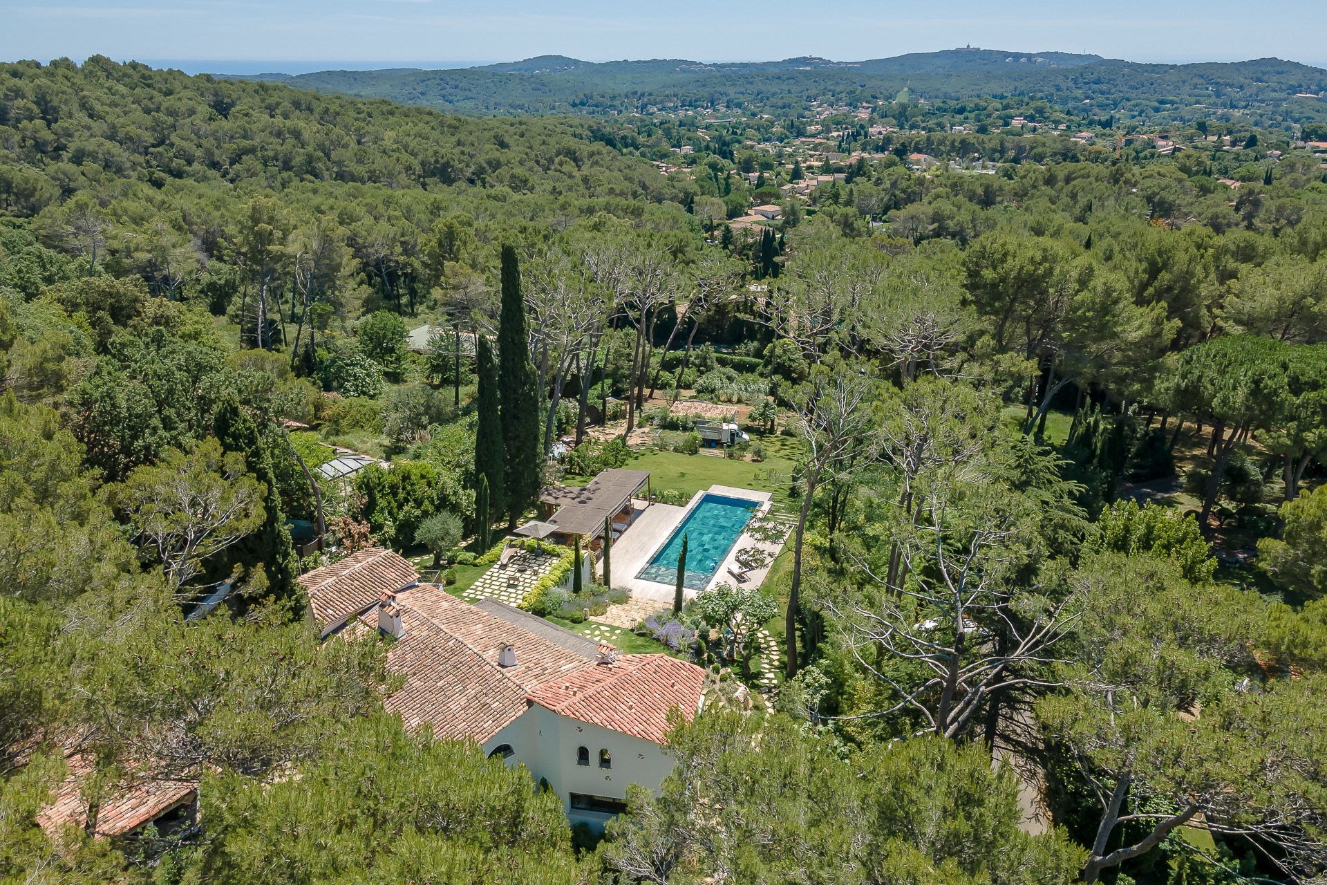  Renovated villa for sale in Mougins, 400 sqm, 5 bedrooms, Spa, pool, hillside v… - 物件實景