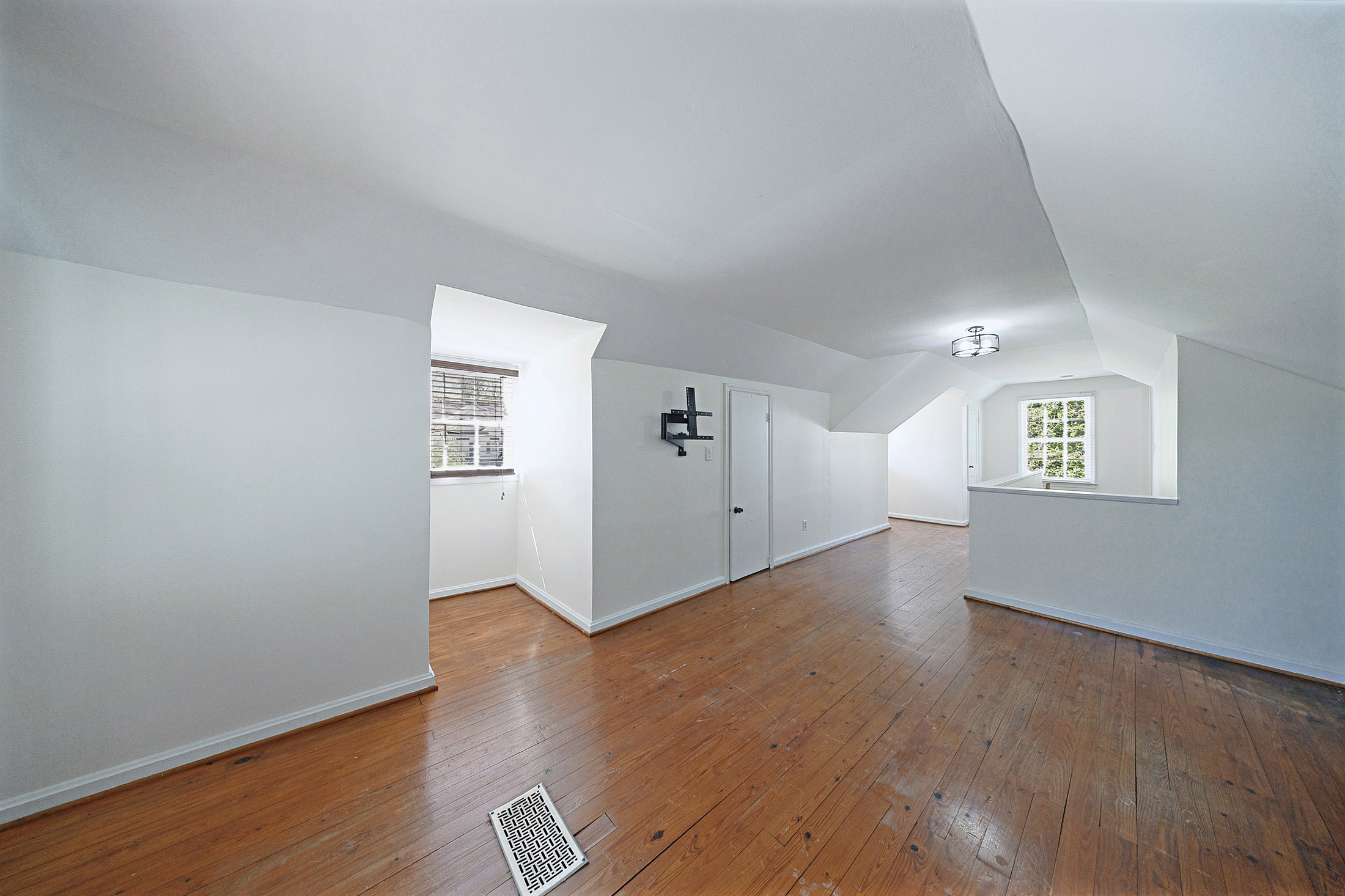  Home Presents an Opportunity in One of the Area’s Most Desirable Communities - 物件實景