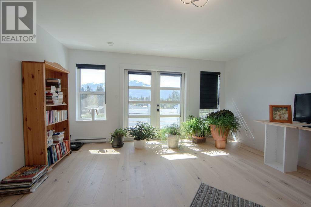 NAKUSP, British Columbia, V0G 1R0, CA, 3 Bedrooms Bedrooms, ,2 BathroomsBathrooms,Residential,For Sale,1836851