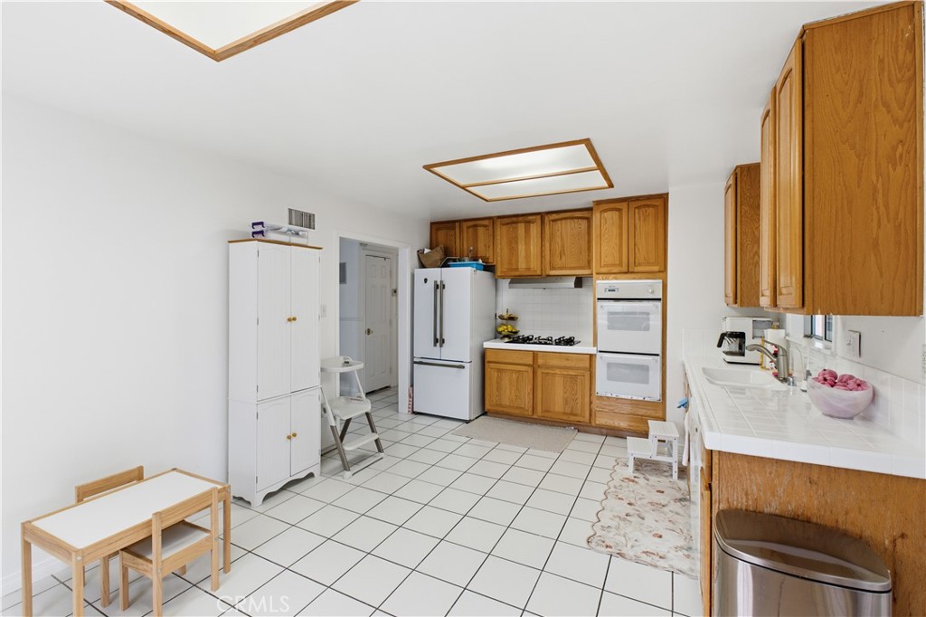 Simi Valley, California, 93063, United States, 3 Bedrooms Bedrooms, ,2 BathroomsBathrooms,Residential,For Sale,2006208