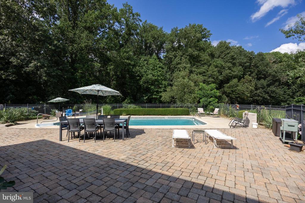 Cream Ridge, New Jersey, 08514, United States, 4 Bedrooms Bedrooms, ,3 BathroomsBathrooms,Residential,For Sale,1902972