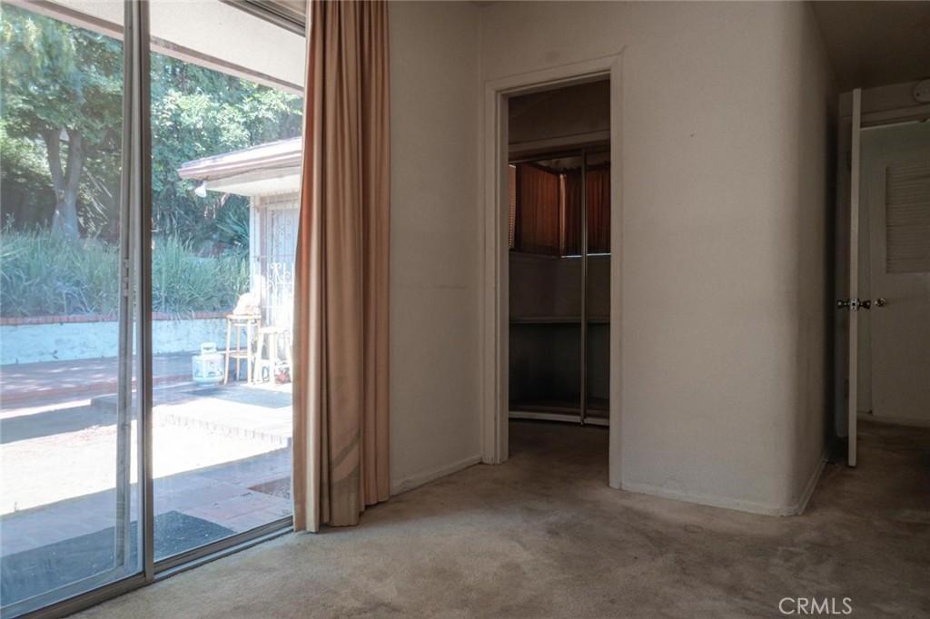 Los Angeles, California, 90018, United States, 2 Bedrooms Bedrooms, ,1 BathroomBathrooms,Residential,For Sale,1928435