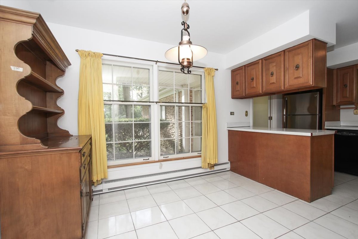 Lincolnshire, Illinois, 60069, United States, 4 Bedrooms Bedrooms, ,3 BathroomsBathrooms,Residential,For Sale,1975181