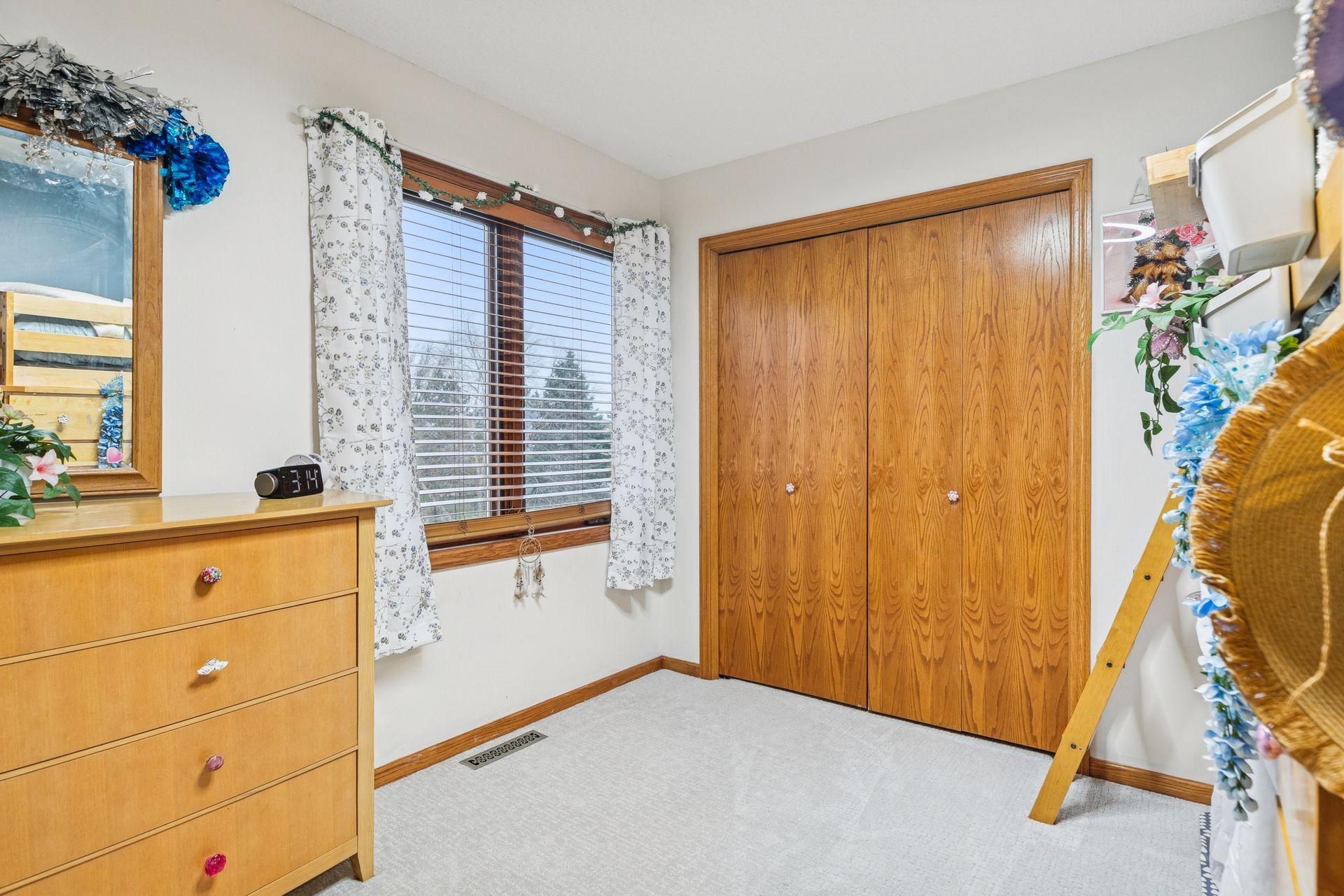 Woodbury, Minnesota, 55129, United States, 5 Bedrooms Bedrooms, ,3 BathroomsBathrooms,Residential,For Sale,1998443