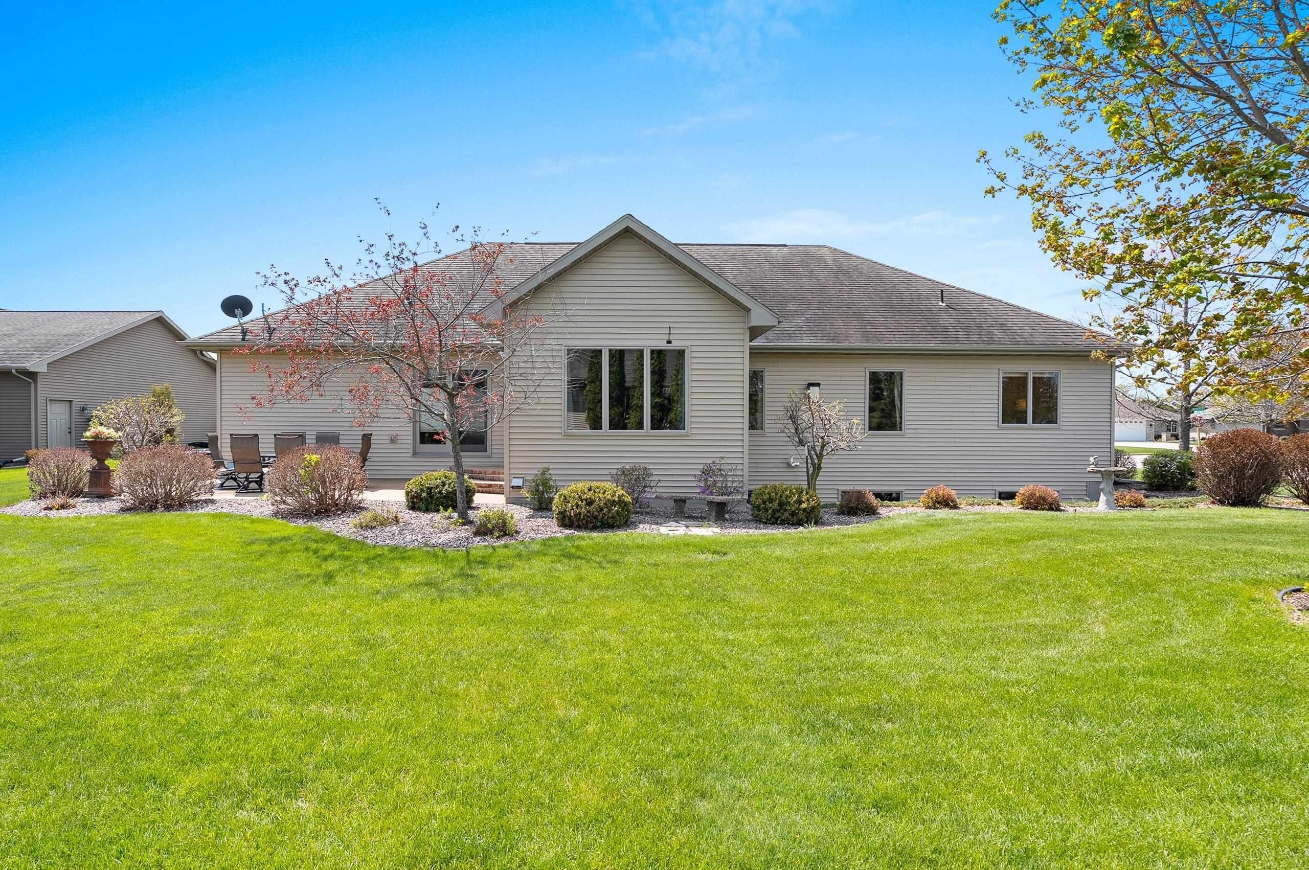 DE PERE, Wisconsin, 54115, United States, 3 Bedrooms Bedrooms, ,4 BathroomsBathrooms,Residential,For Sale,2048400