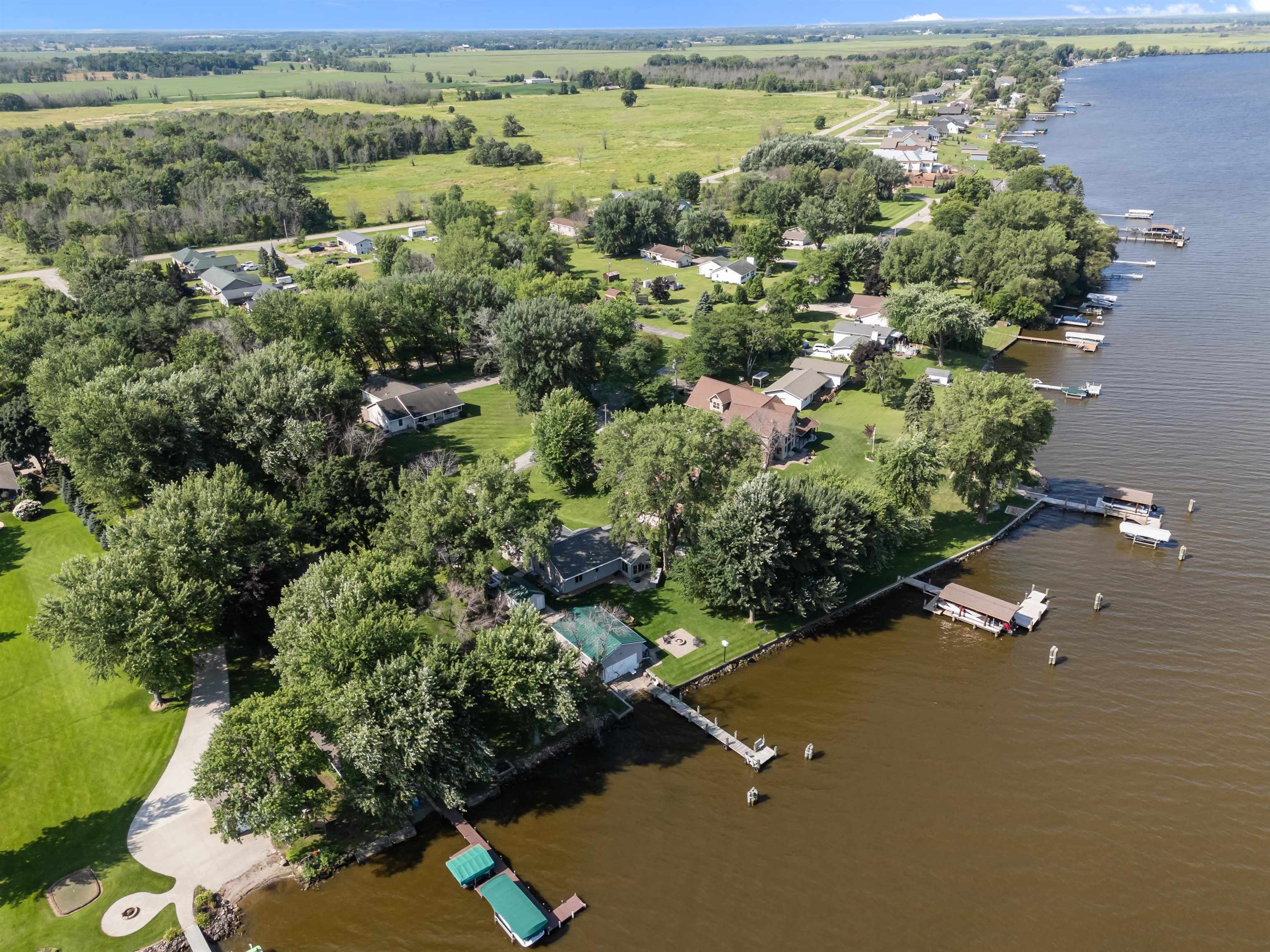 WINNECONNE, Wisconsin, 54986, United States, 2 Bedrooms Bedrooms, ,2 BathroomsBathrooms,Residential,For Sale,1926220
