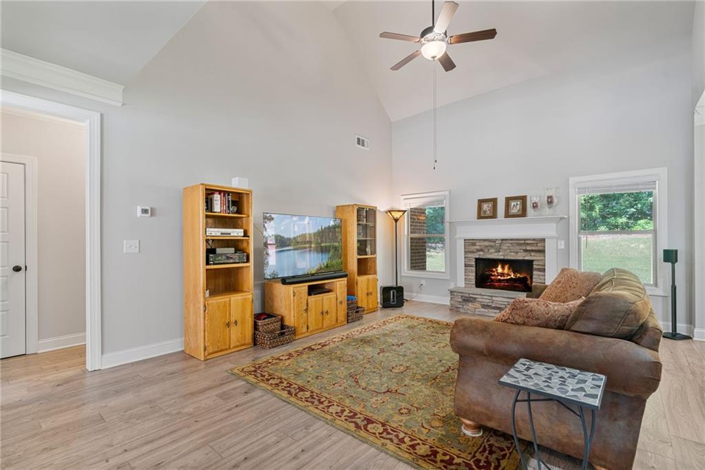 Loganville, Georgia, 30052, United States, 4 Bedrooms Bedrooms, ,3 BathroomsBathrooms,Residential,For Sale,1979401