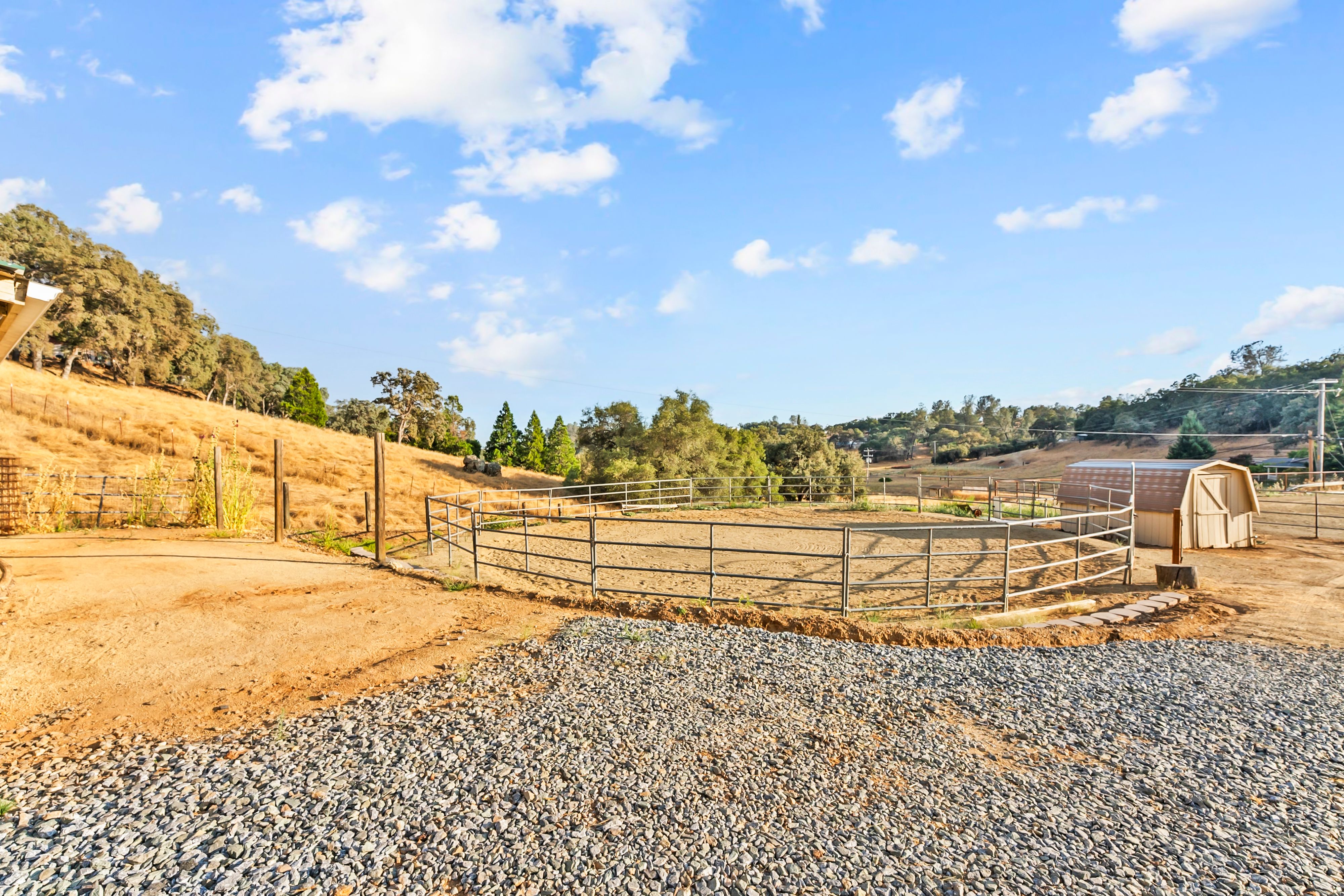 California Equestrian Property with ADU, Horse Arena & Pool - 物件實景